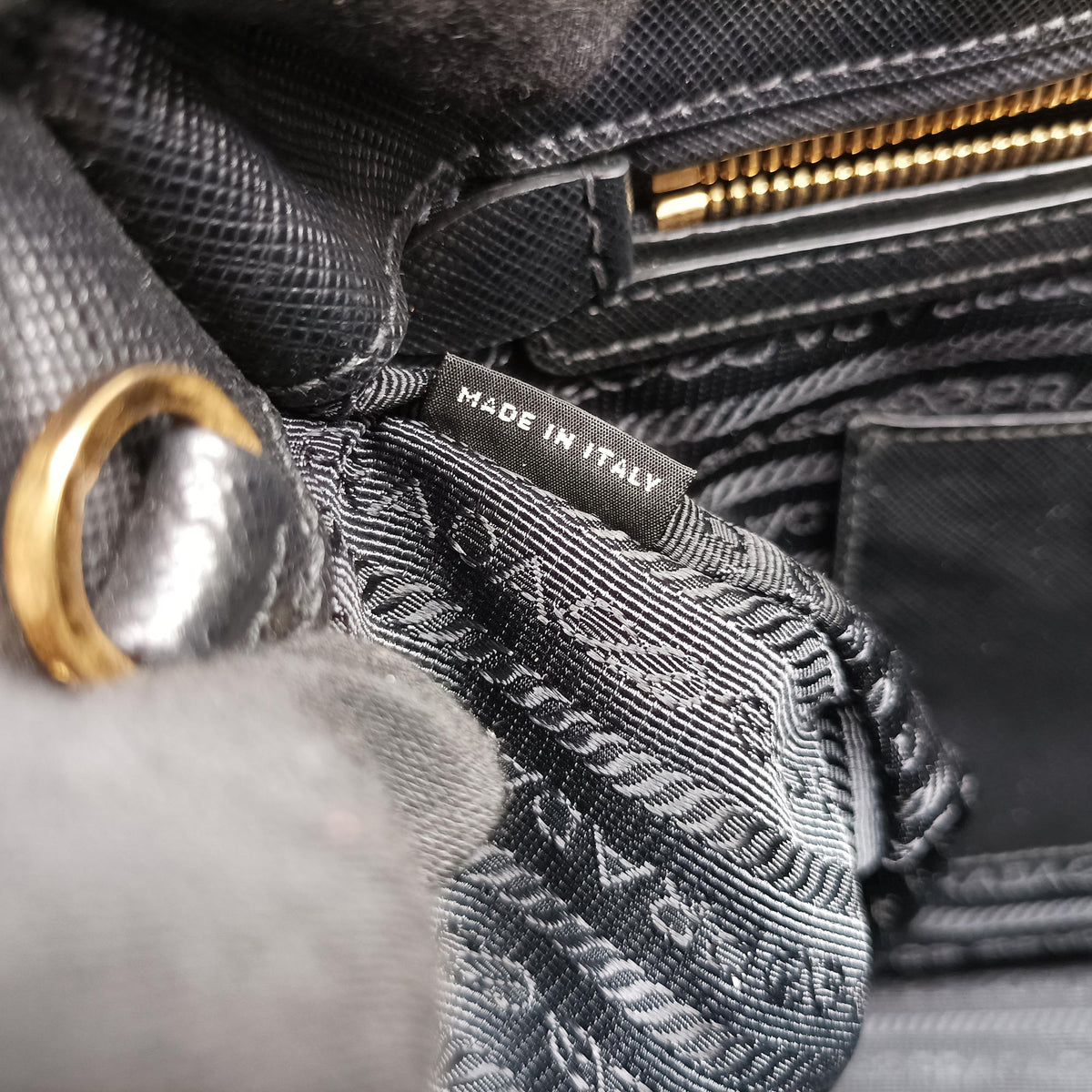 Vintage Prada Galleria Black SAFFIANO Leather BN2274 handbag | stylenewstar