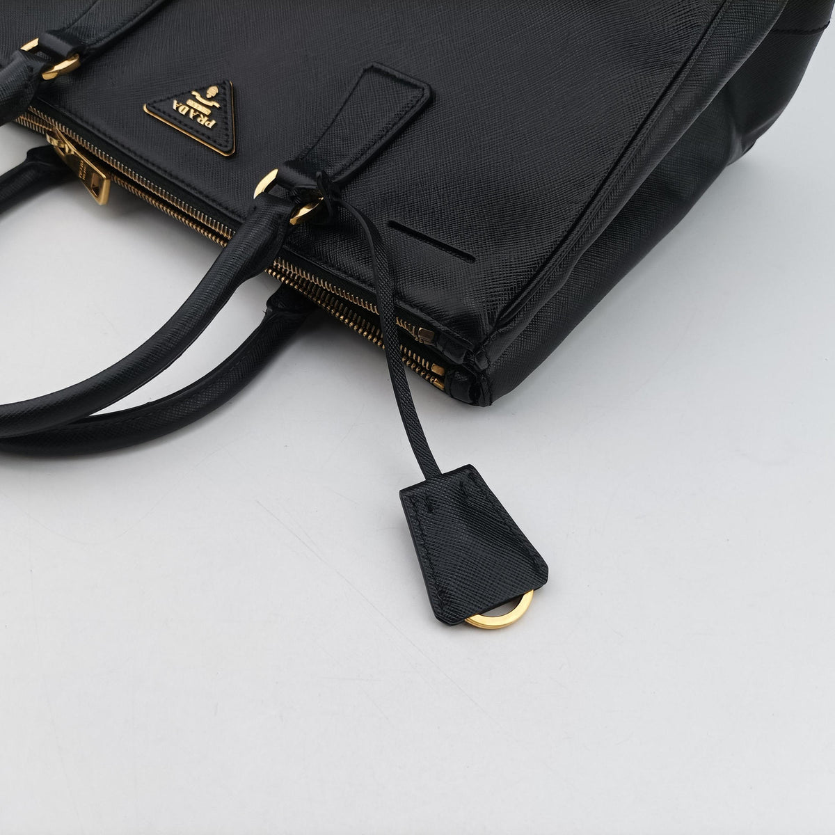 Vintage Prada Galleria Black SAFFIANO Leather BN2274 handbag | stylenewstar
