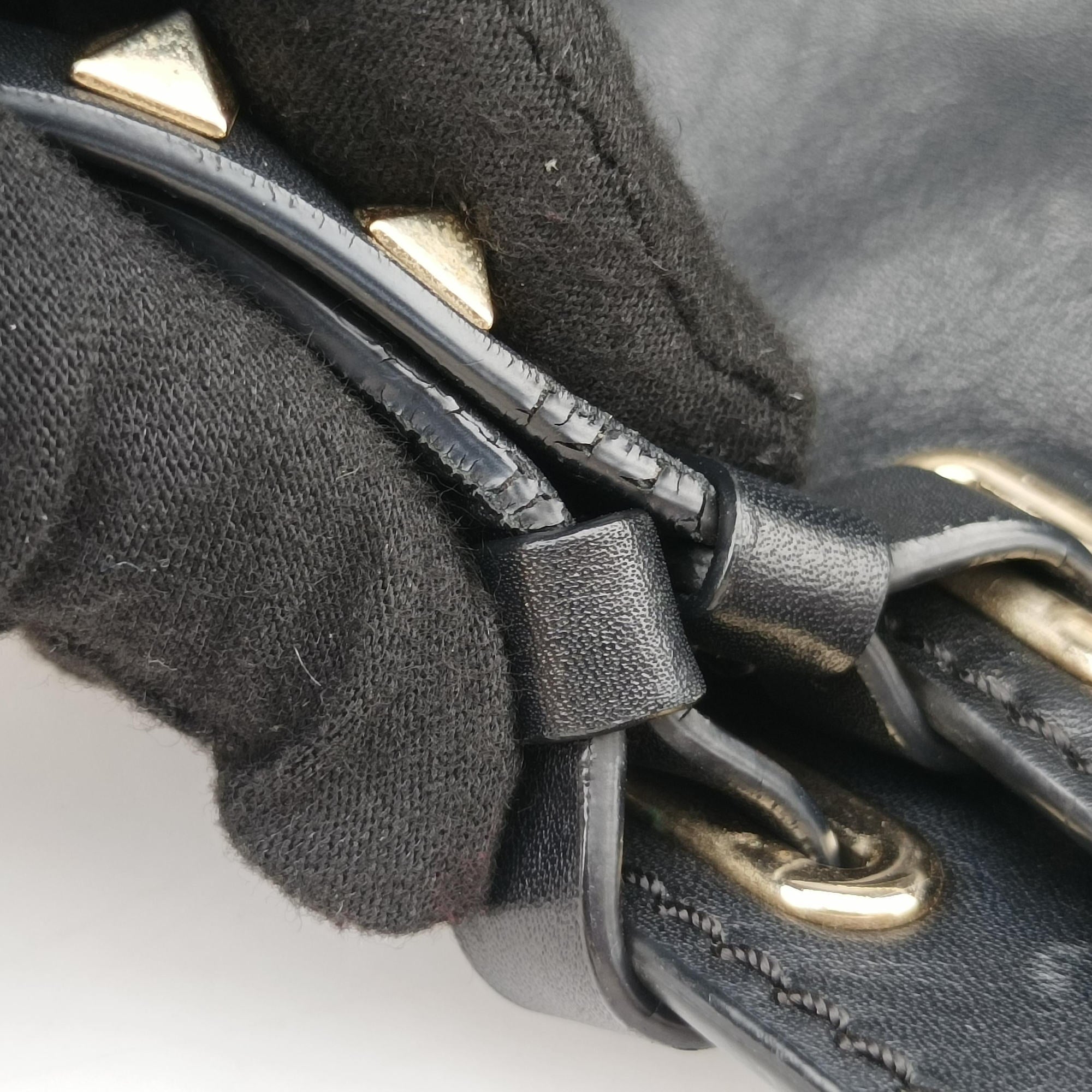 Pre-owned Valentino Rockstud Black Leather  shoulderbag | stylenewstar