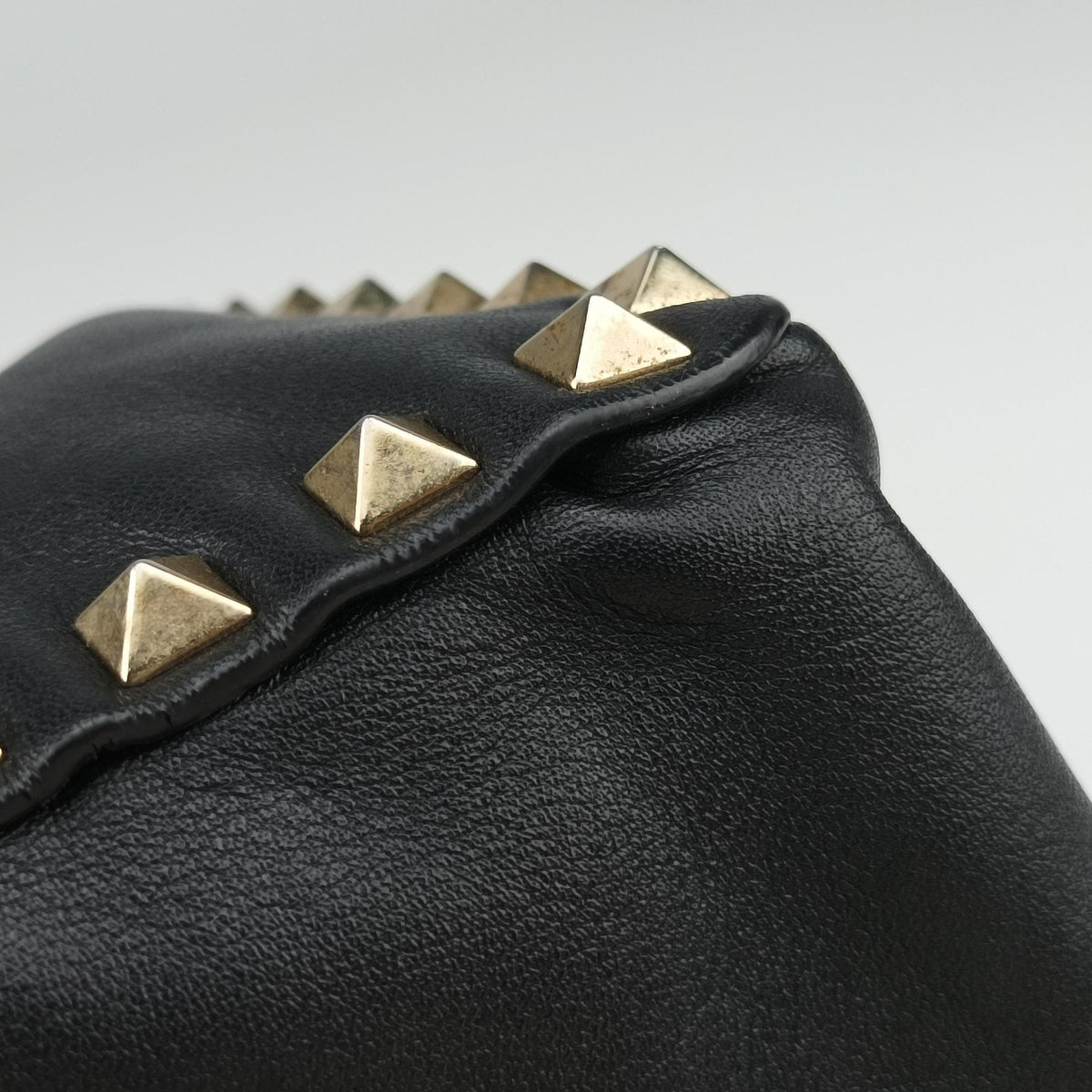 Pre-owned Valentino Rockstud Black Leather  shoulderbag | stylenewstar