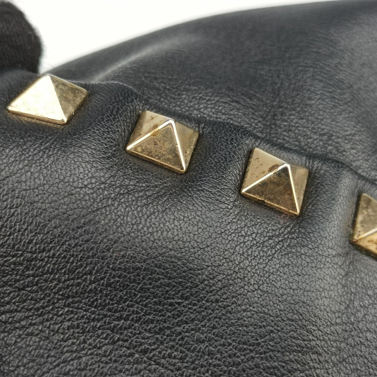 Pre-owned Valentino Rockstud Black Leather  shoulderbag | stylenewstar