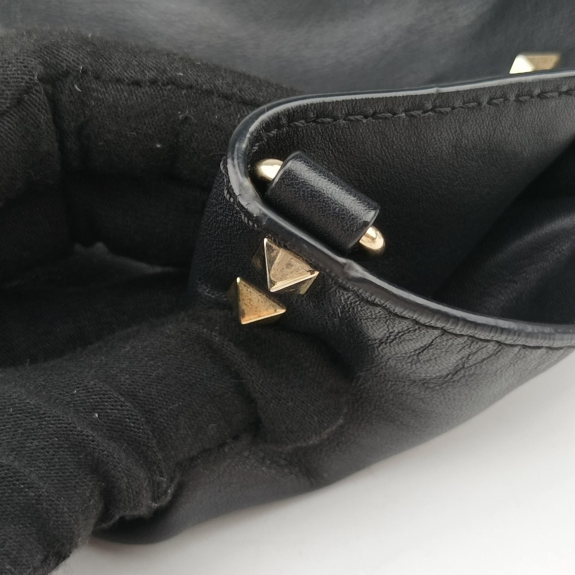 Pre-owned Valentino Rockstud Black Leather  shoulderbag | stylenewstar