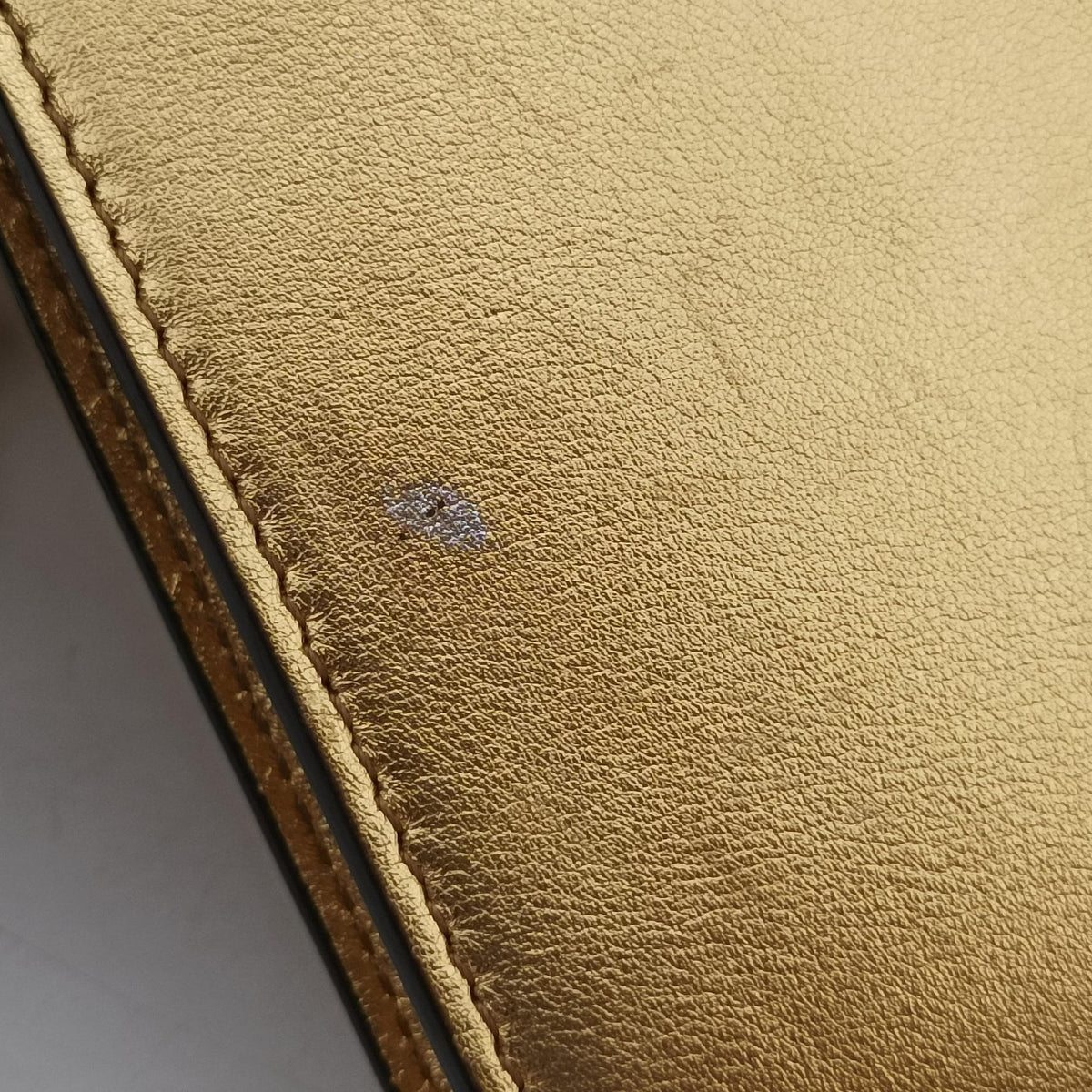 Pre-owned Fendi F is Golden Leather 8BS006 shoulderbag | stylenewstar