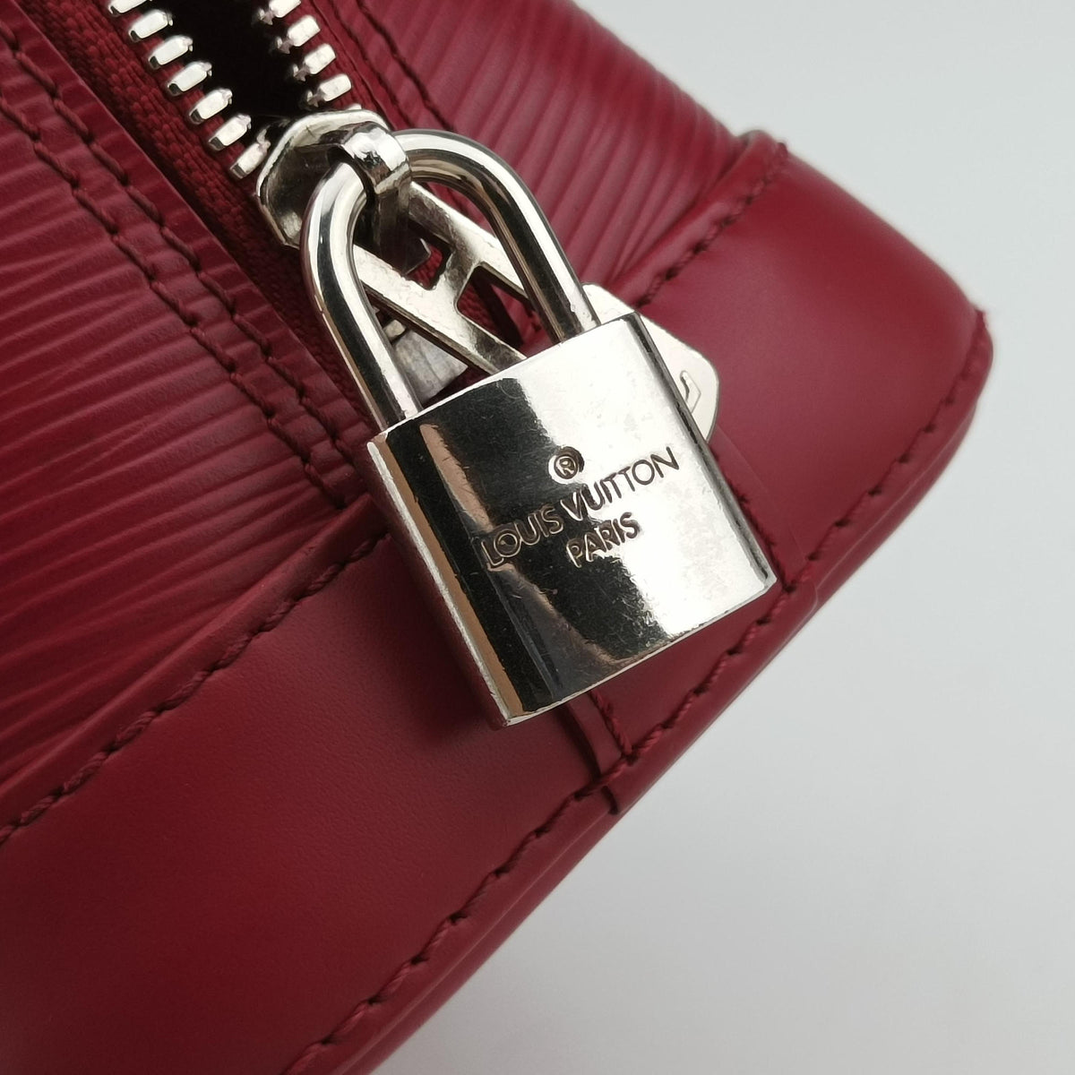 Vintage Louis Vuitton Alma BB COQUELICOT epi M50516 shoulderbag | stylenewstar