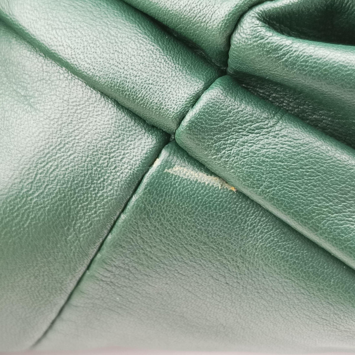 Secondhand Bottega Veneta THE Chain Pouch Green lambskin  shoulderbag | stylenewstar