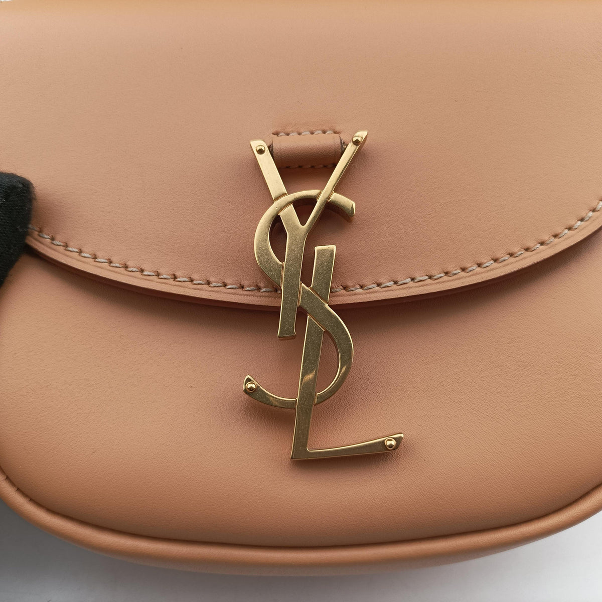 Pre-owned Yves Saint Laurent KAIA small Beige Leather 623097 shoulderbag | stylenewstar