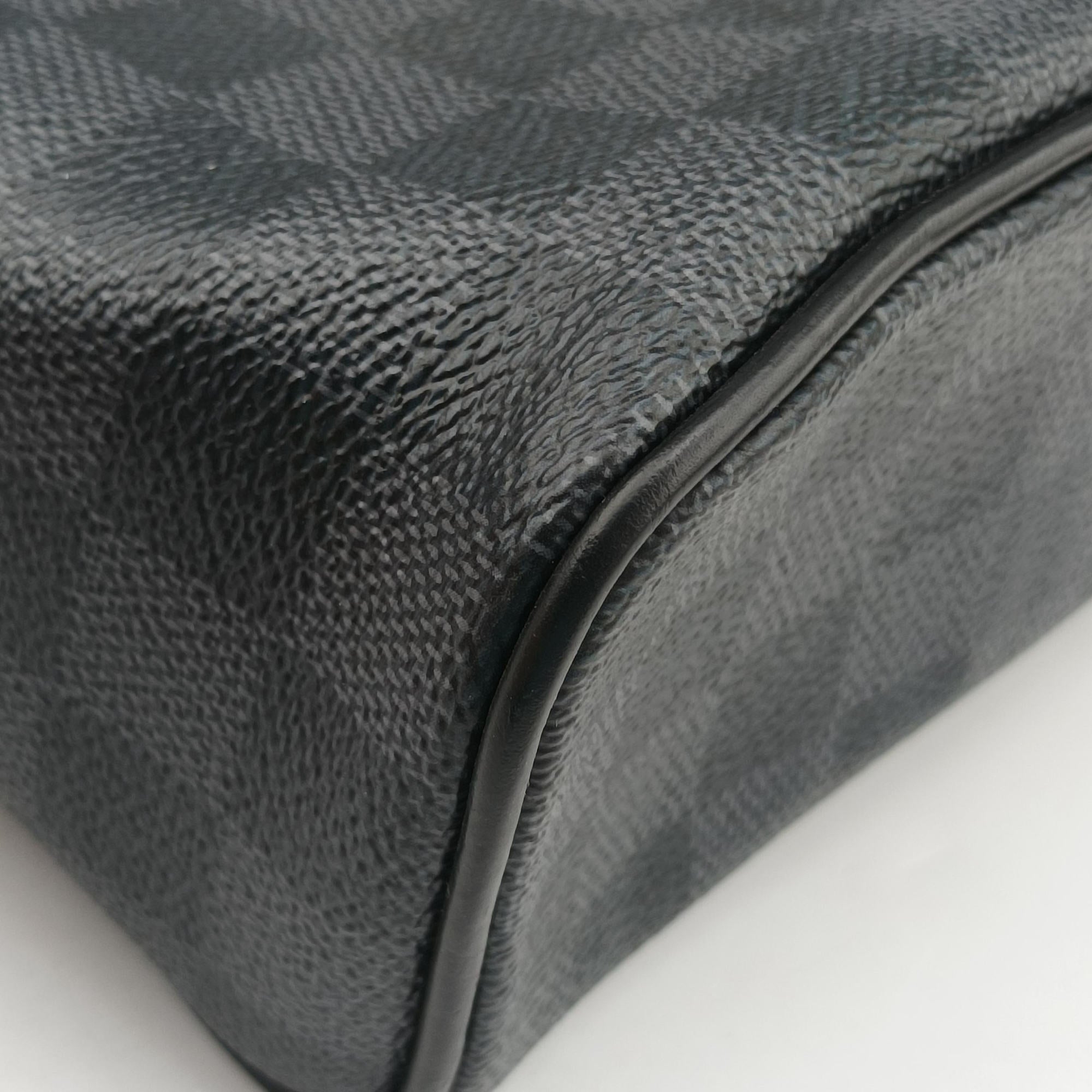 Pre-owned Louis Vuitton District PM NM LV Alps BLACK×Multicolor DAMIER GRAPHITE CANVAS N40040 shoulderbag | stylenewstar