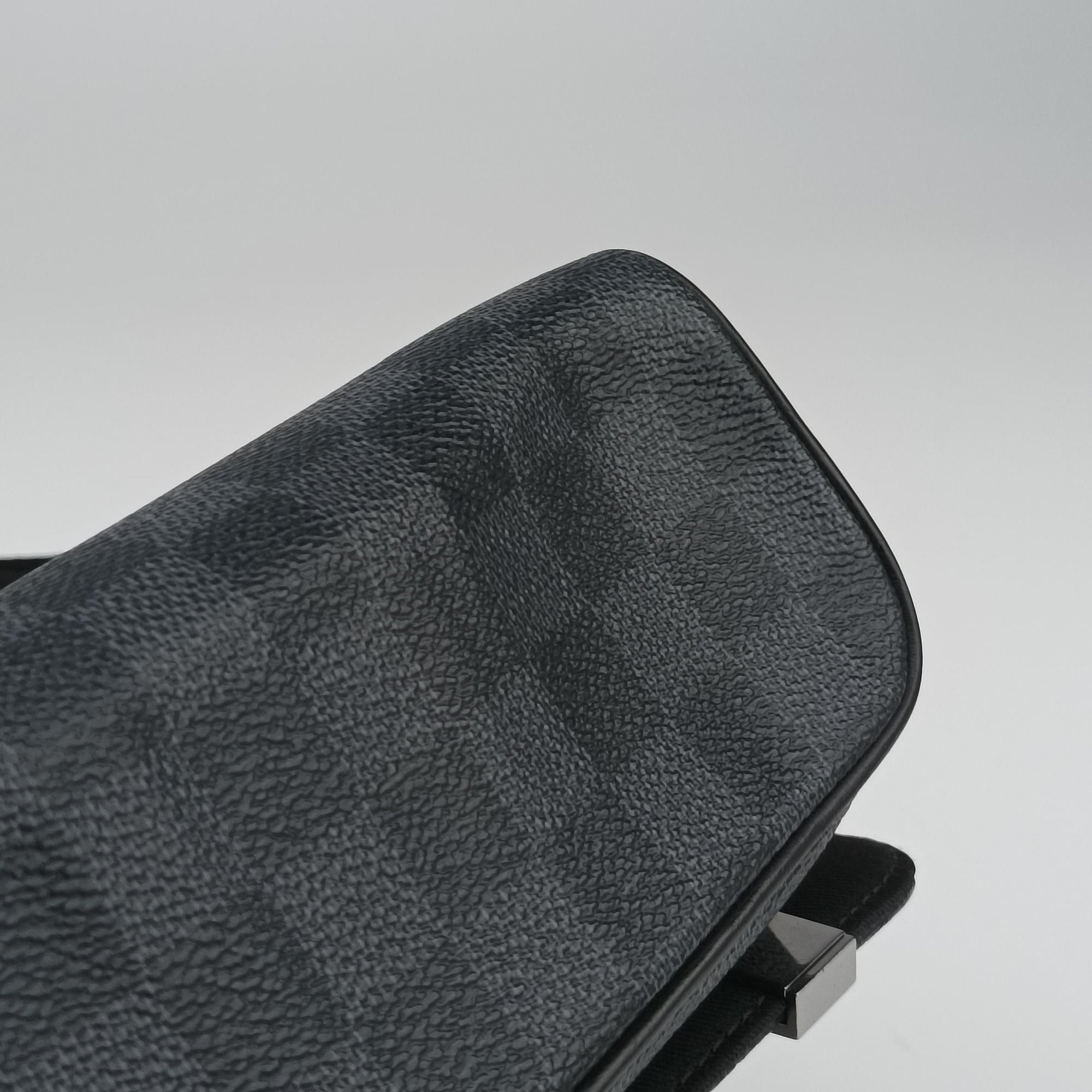 Pre-owned Louis Vuitton District PM NM LV Alps BLACK×Multicolor DAMIER GRAPHITE CANVAS N40040 shoulderbag | stylenewstar