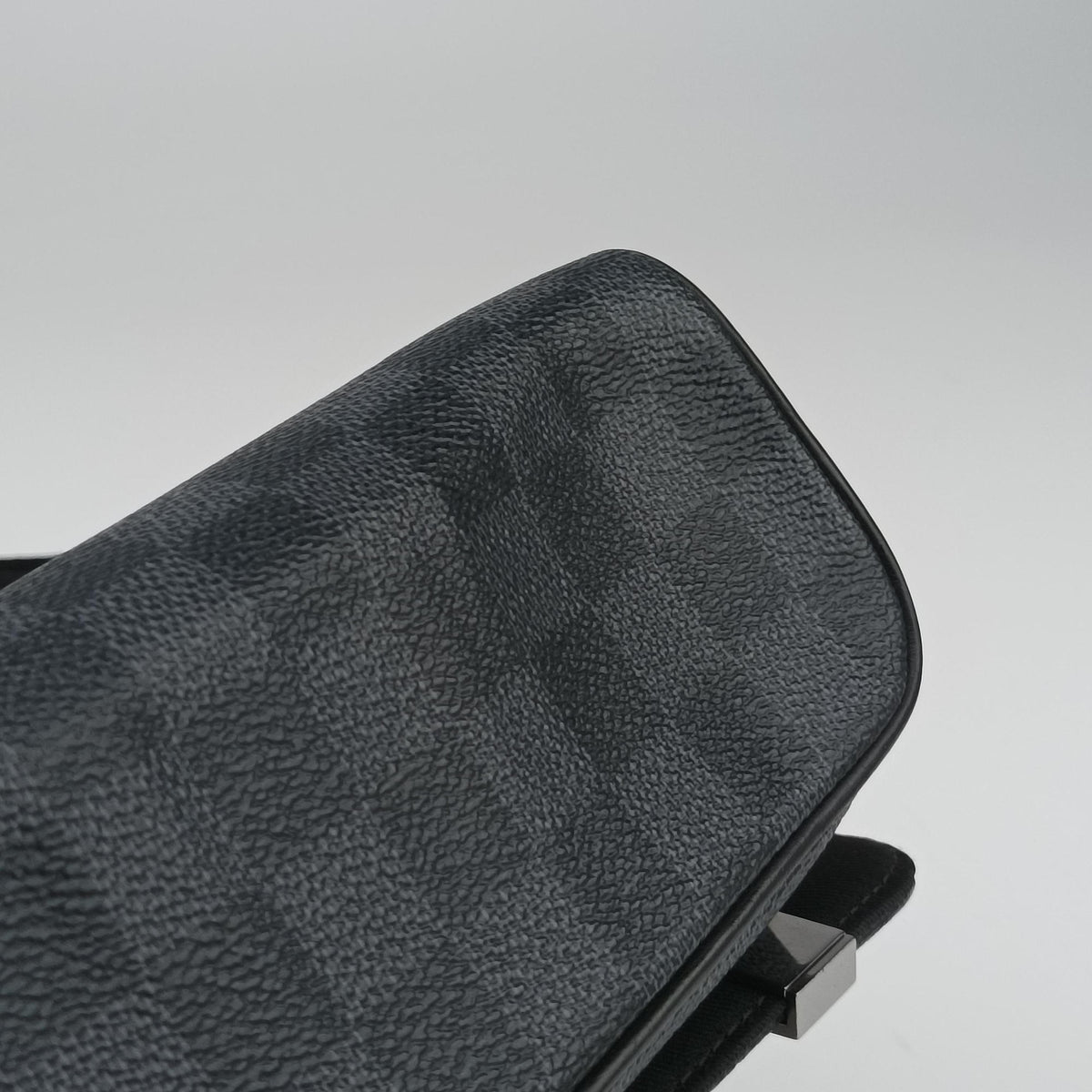 Secondhand Louis Vuitton District PM NM LV Alps BLACK×Multicolor DAMIER GRAPHITE CANVAS N40040 shoulderbag | stylenewstar