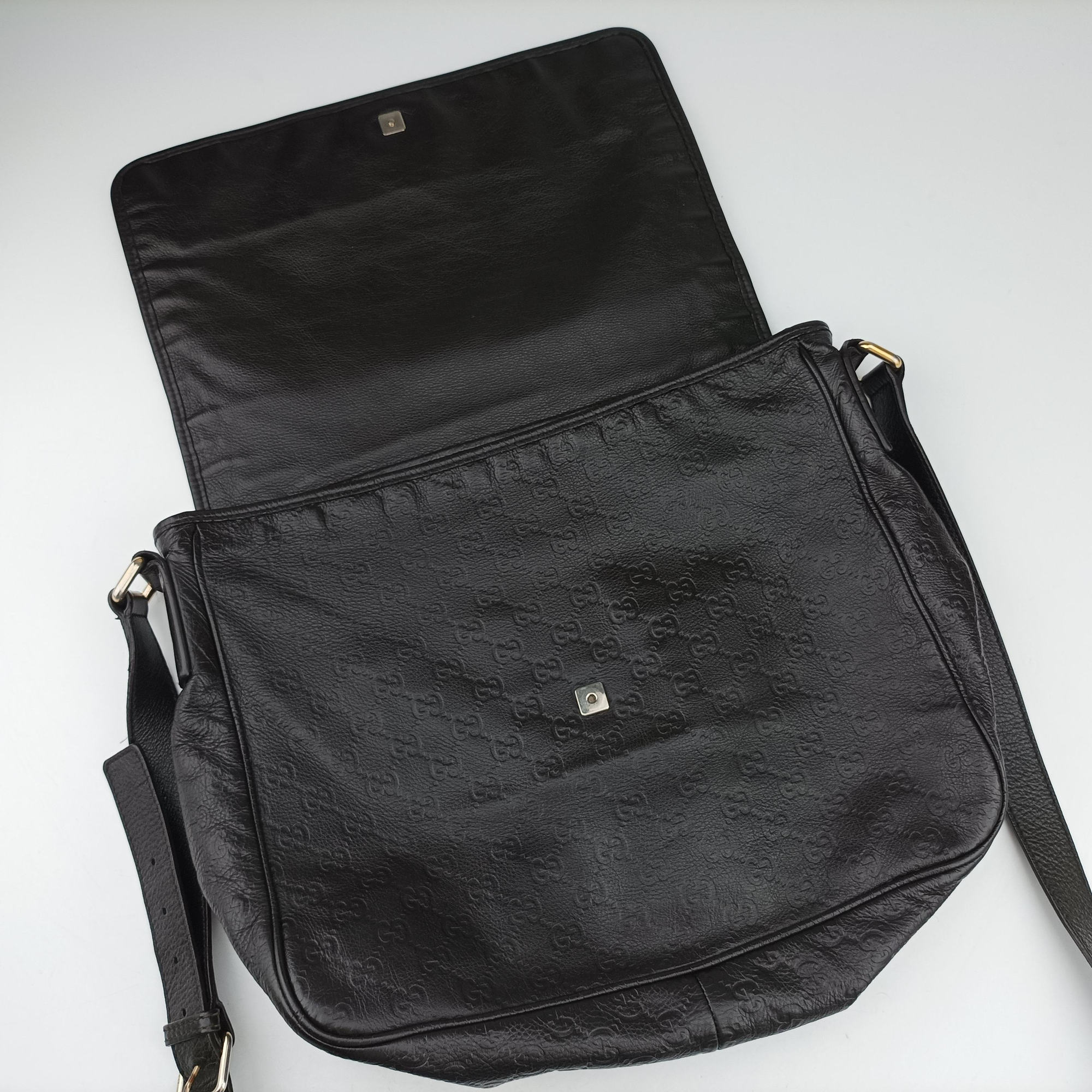 Vintage Gucci Guccissima Messenger Black Leather 223665 shoulderbag | stylenewstar