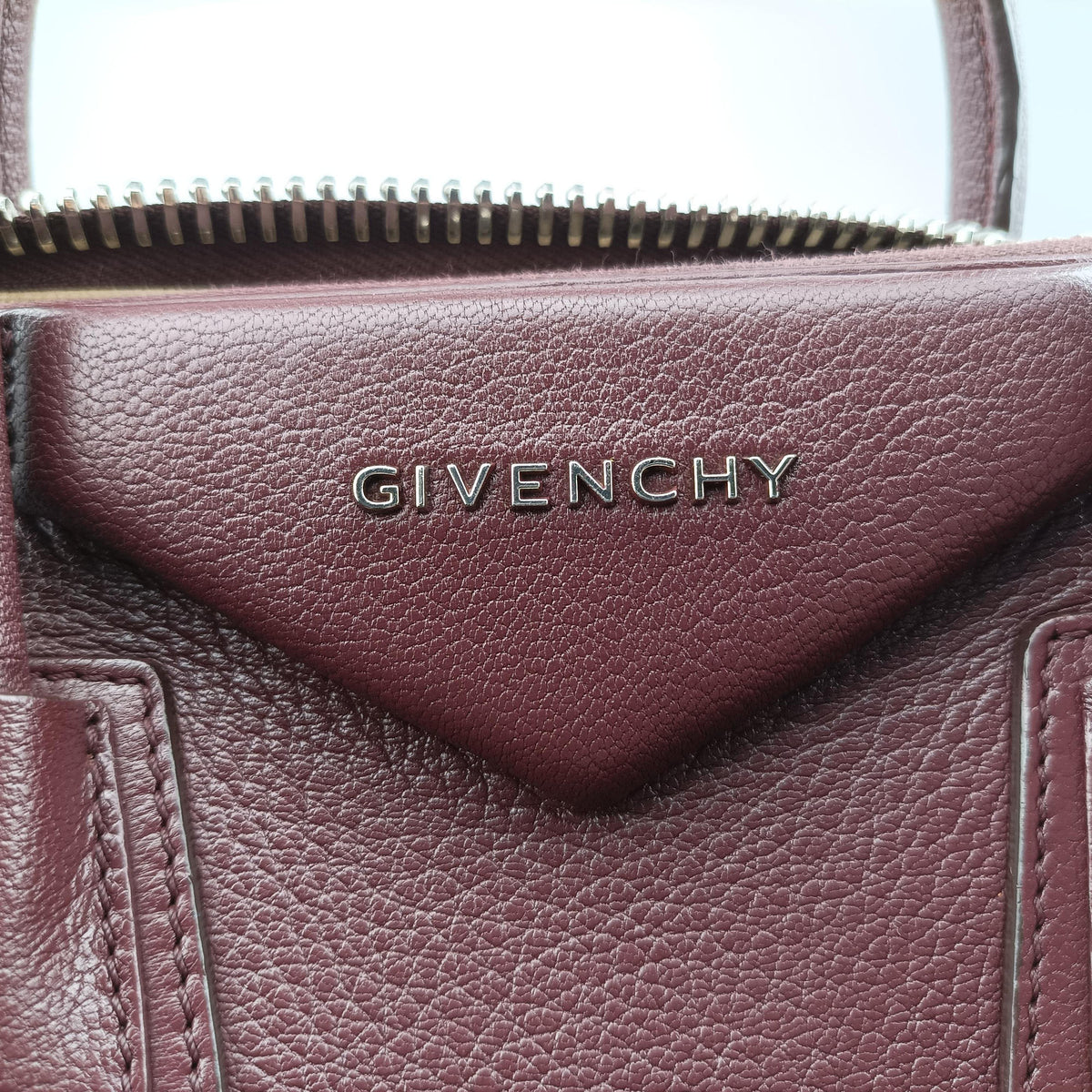 Secondhand Givenchy Antigona Burgundy Leather  handbag | stylenewstar