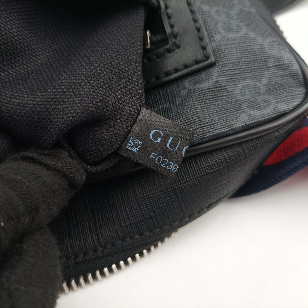 Secondhand Gucci GG Supreme Navy x Black PVC coated canvas 478325 bum bag/waist bag | stylenewstar