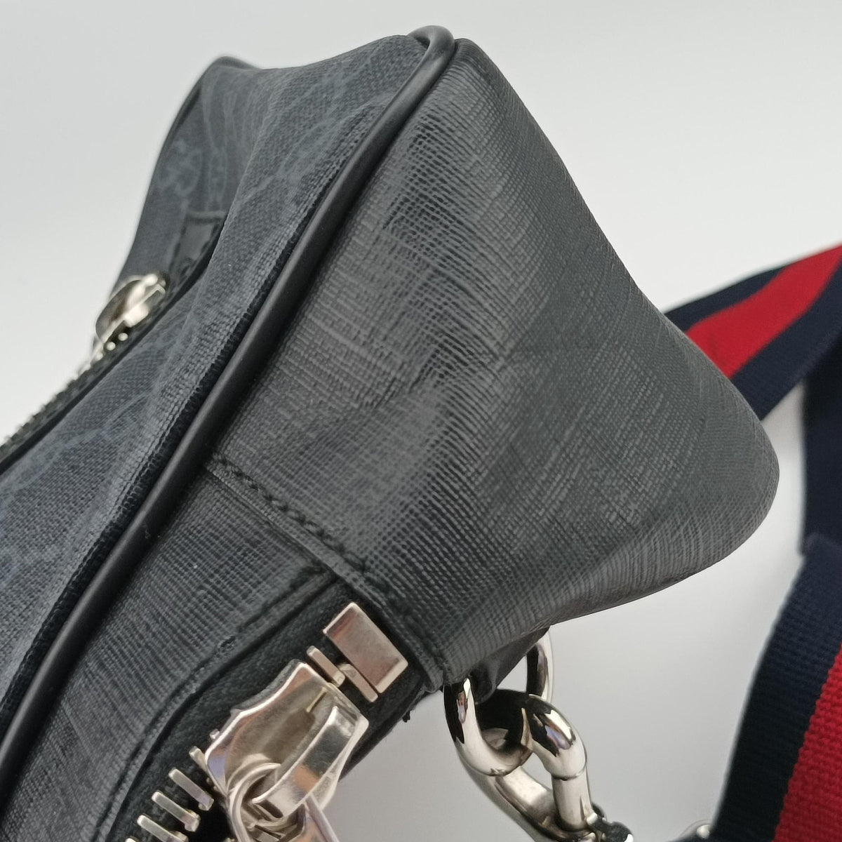 Secondhand Gucci GG Supreme Navy x Black PVC coated canvas 478325 bum bag/waist bag | stylenewstar