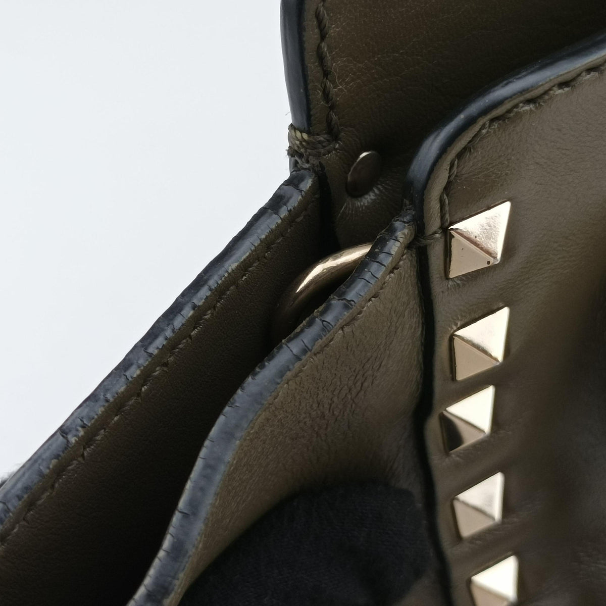 Pre-owned Valentino Rockstud Green Leather  shoulderbag | stylenewstar