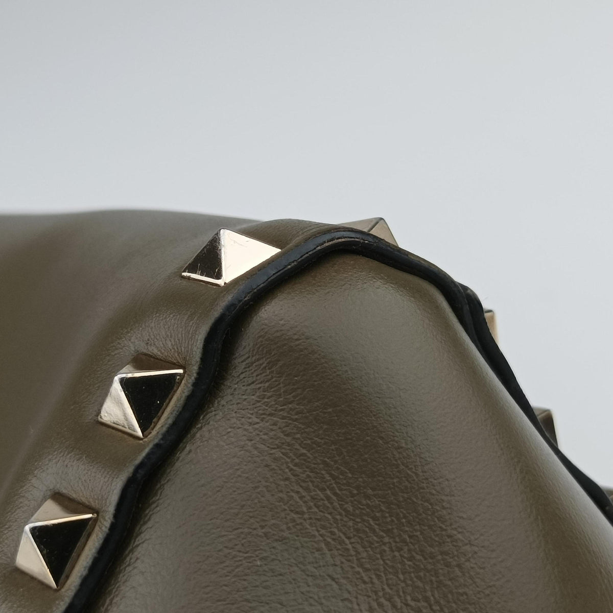 Pre-owned Valentino Rockstud Green Leather  shoulderbag | stylenewstar