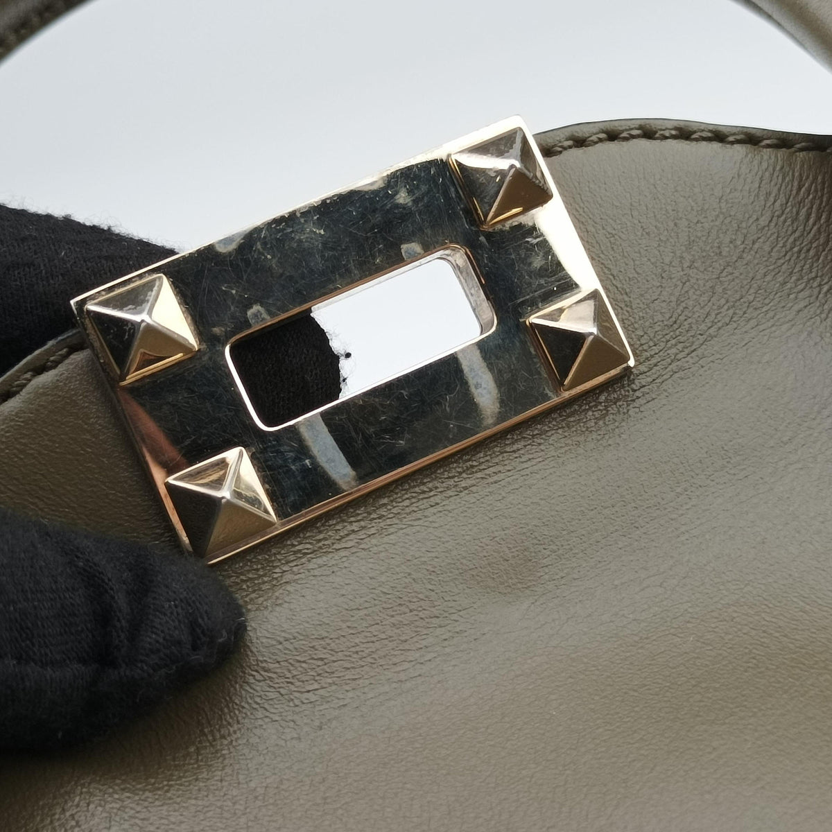 Pre-owned Valentino Rockstud Green Leather  shoulderbag | stylenewstar