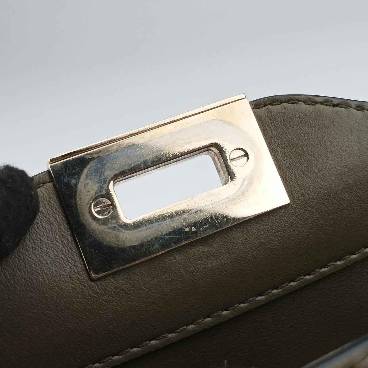 Pre-owned Valentino Rockstud Green Leather  shoulderbag | stylenewstar