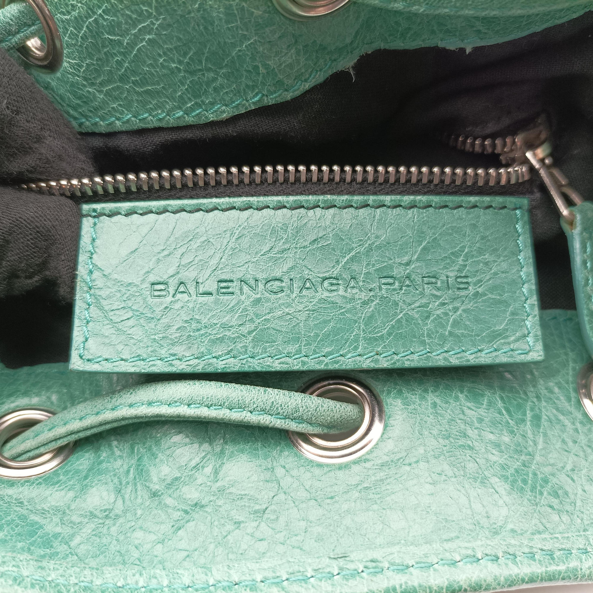 Pre-owned Balenciaga Pompon Green Leather  shoulderbag | stylenewstar
