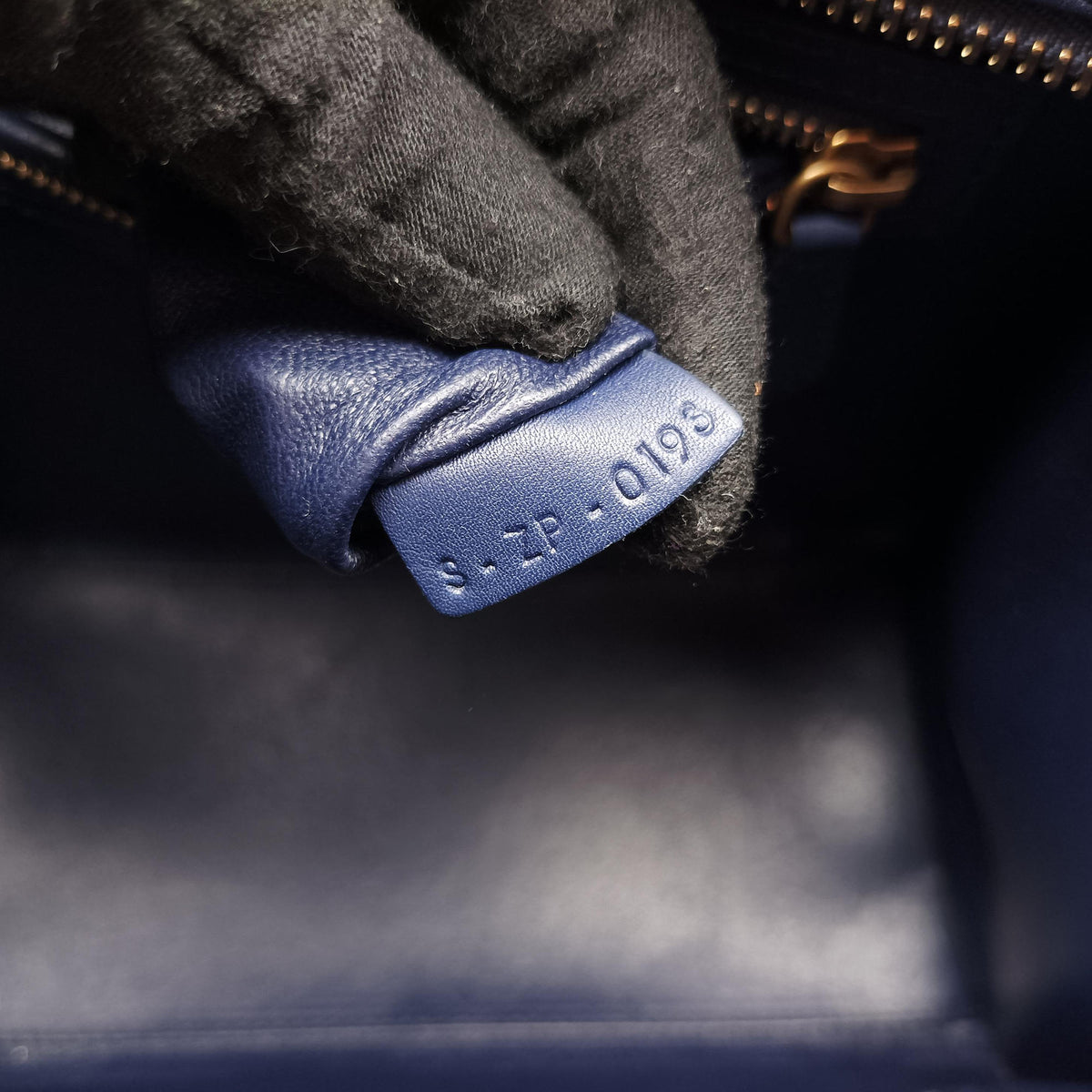 Secondhand Celine Luggage Mini Shopper Navy Leather  handbag | stylenewstar