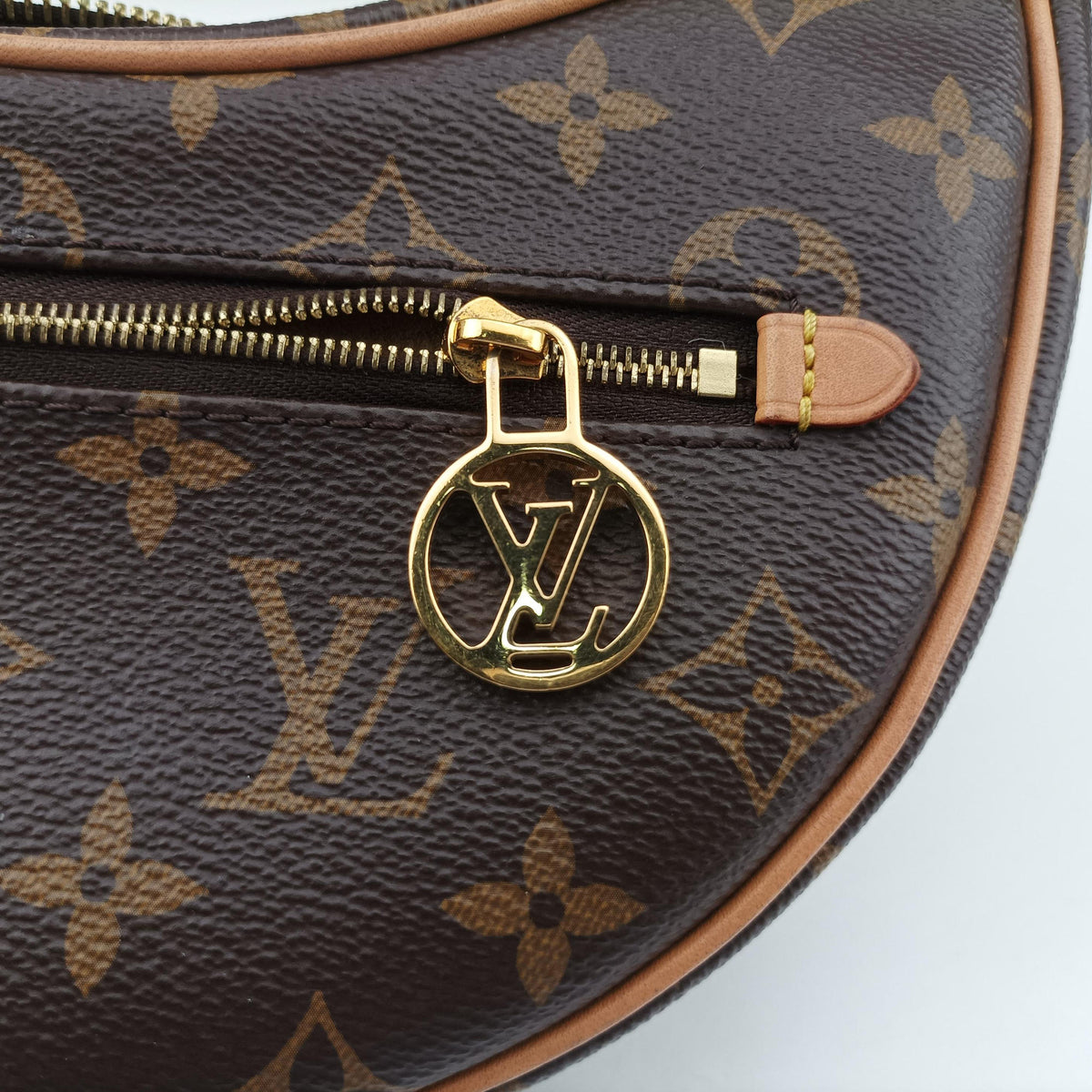 Vintage Louis Vuitton LOOP Brown×Beige Monogram Canvas M81098 shoulderbag | stylenewstar