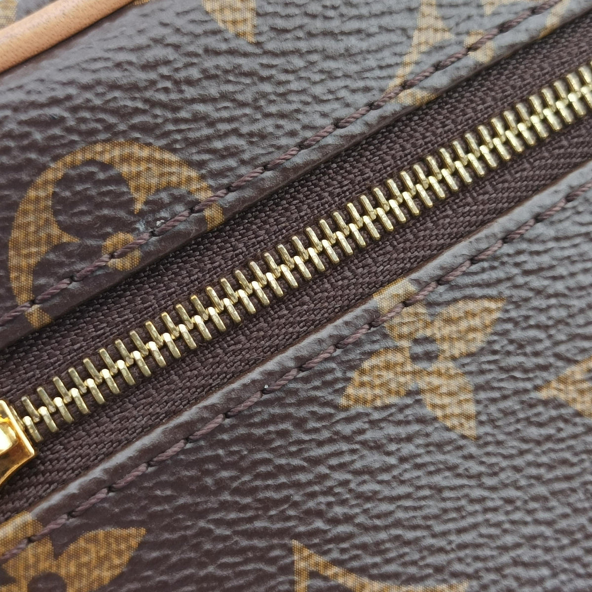Vintage Louis Vuitton LOOP Brown×Beige Monogram Canvas M81098 shoulderbag | stylenewstar