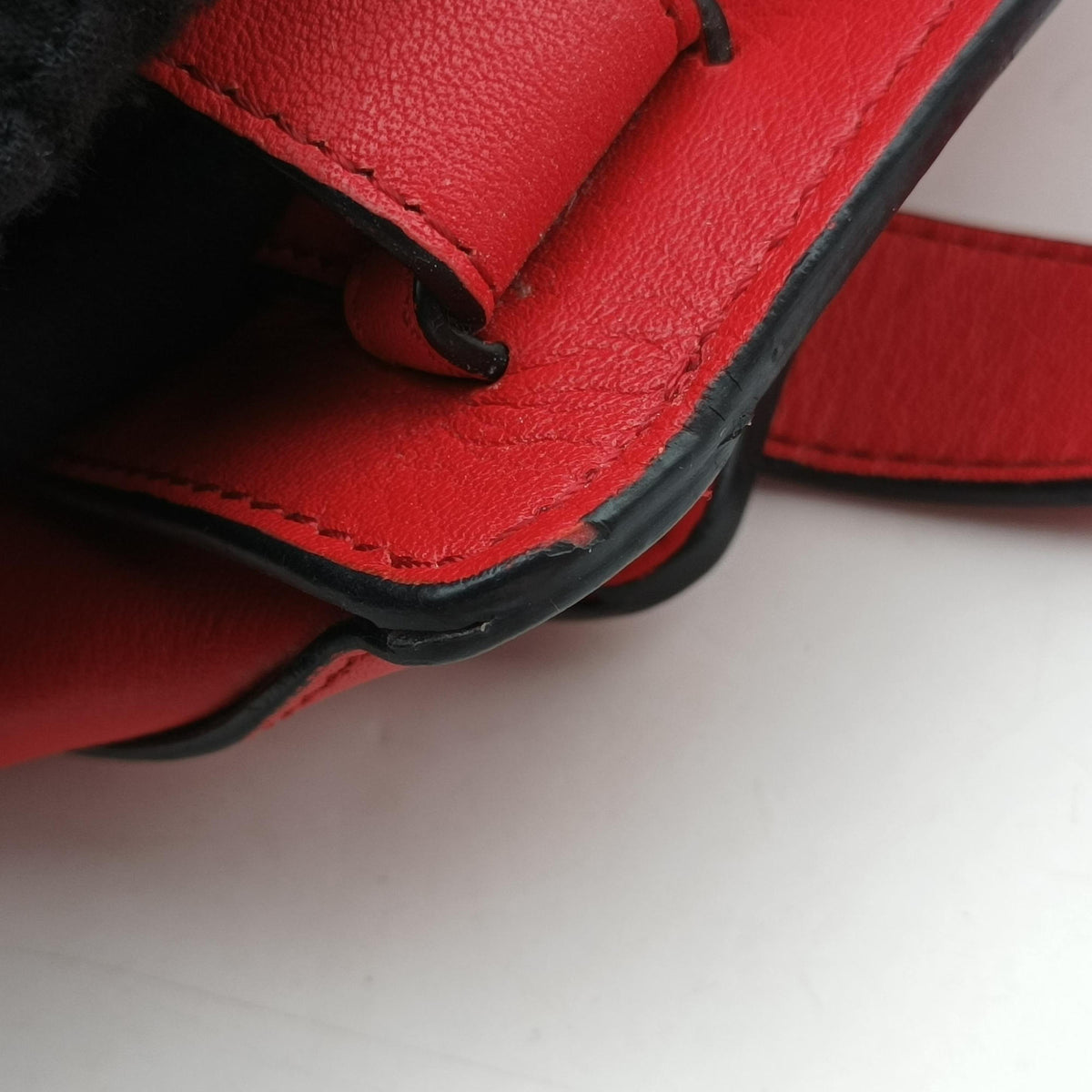 Pre-owned Loewe Hammock Red Leather  shoulderbag | stylenewstar