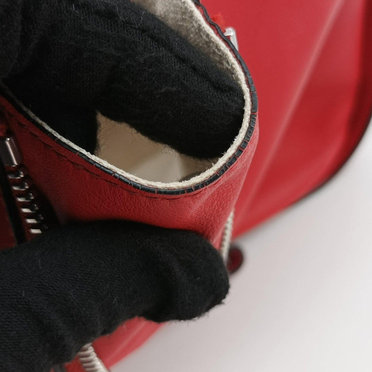 Pre-owned Loewe Hammock Red Leather  shoulderbag | stylenewstar