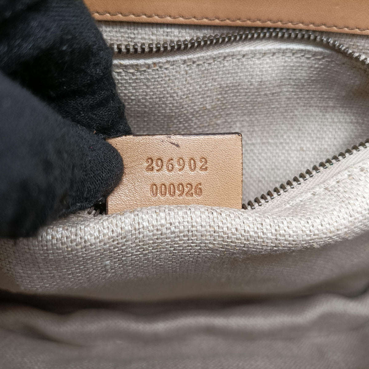 Pre-owned Gucci Duilio Broge Beige Leather 296902 shoulderbag | stylenewstar