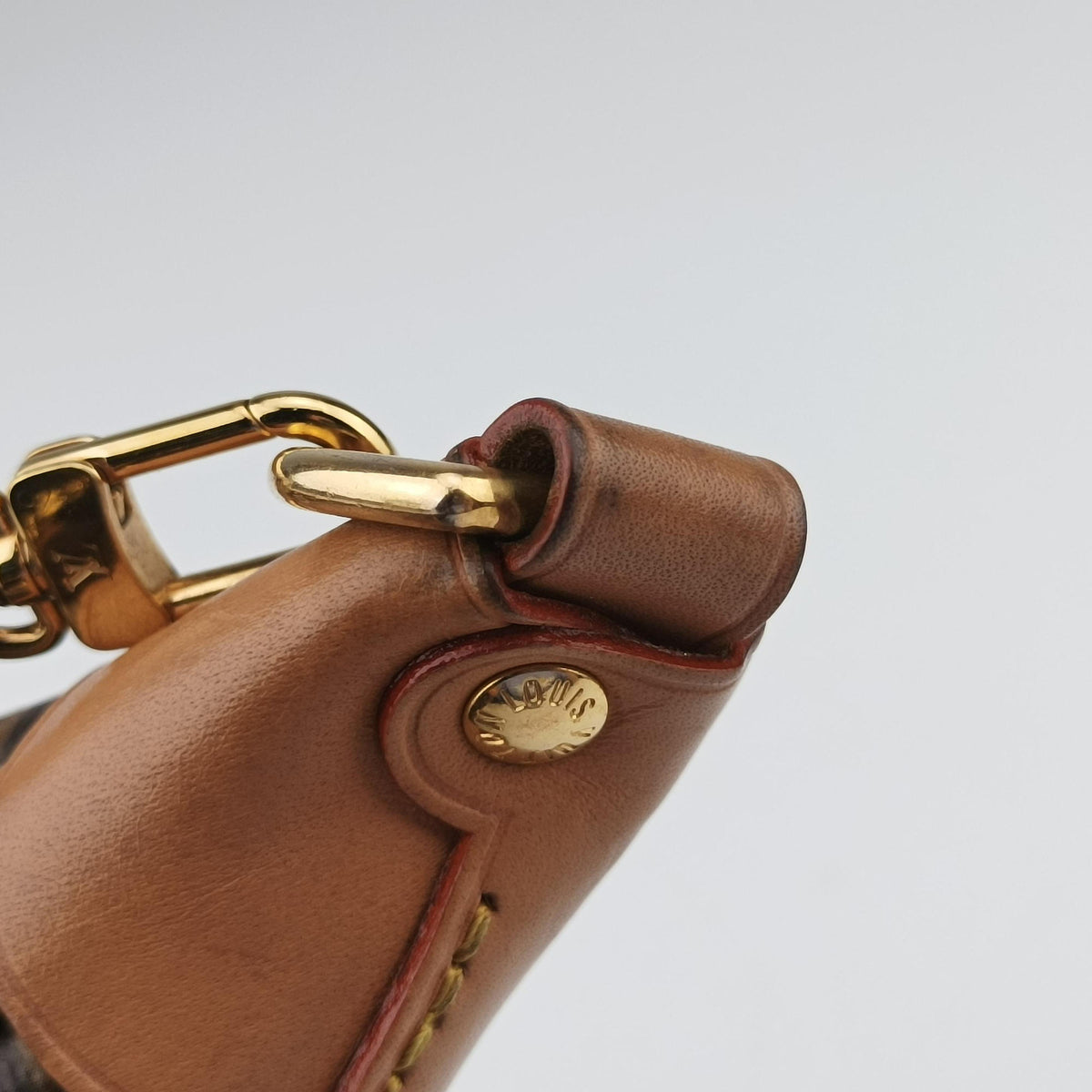 Pre-owned Louis Vuitton LOOP Brown×Beige Monogram Canvas M81098 shoulderbag | stylenewstar