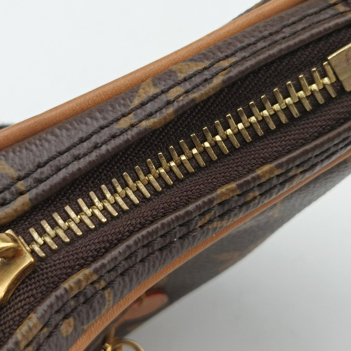 Pre-owned Louis Vuitton LOOP Brown×Beige Monogram Canvas M81098 shoulderbag | stylenewstar