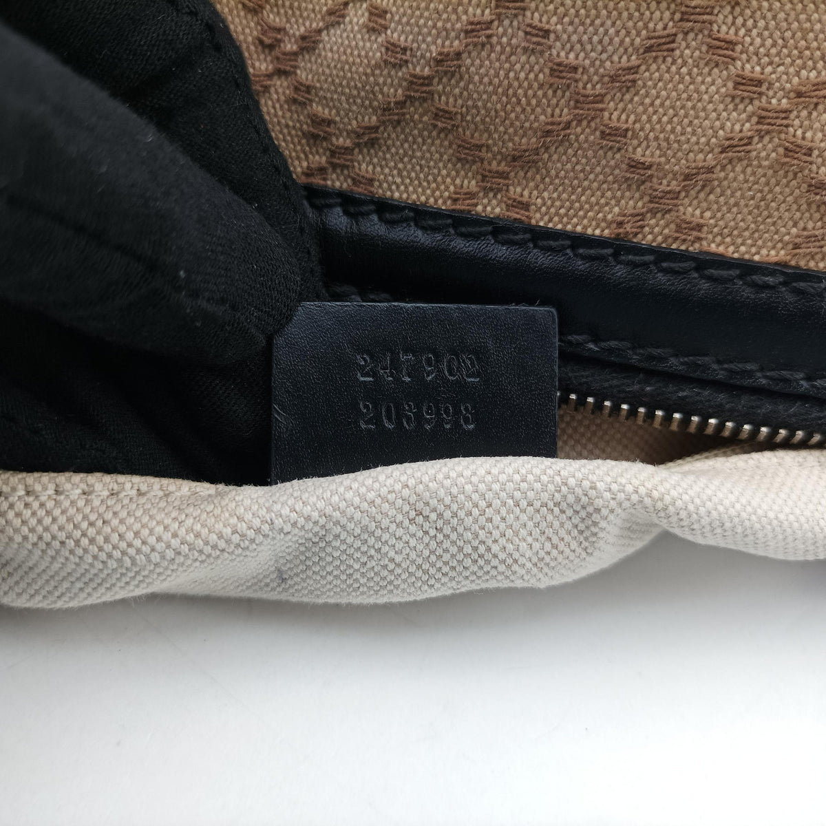 Pre-owned Gucci Sukey Diamante Beige×Black Canvas×Leather 247902 handbag | stylenewstar