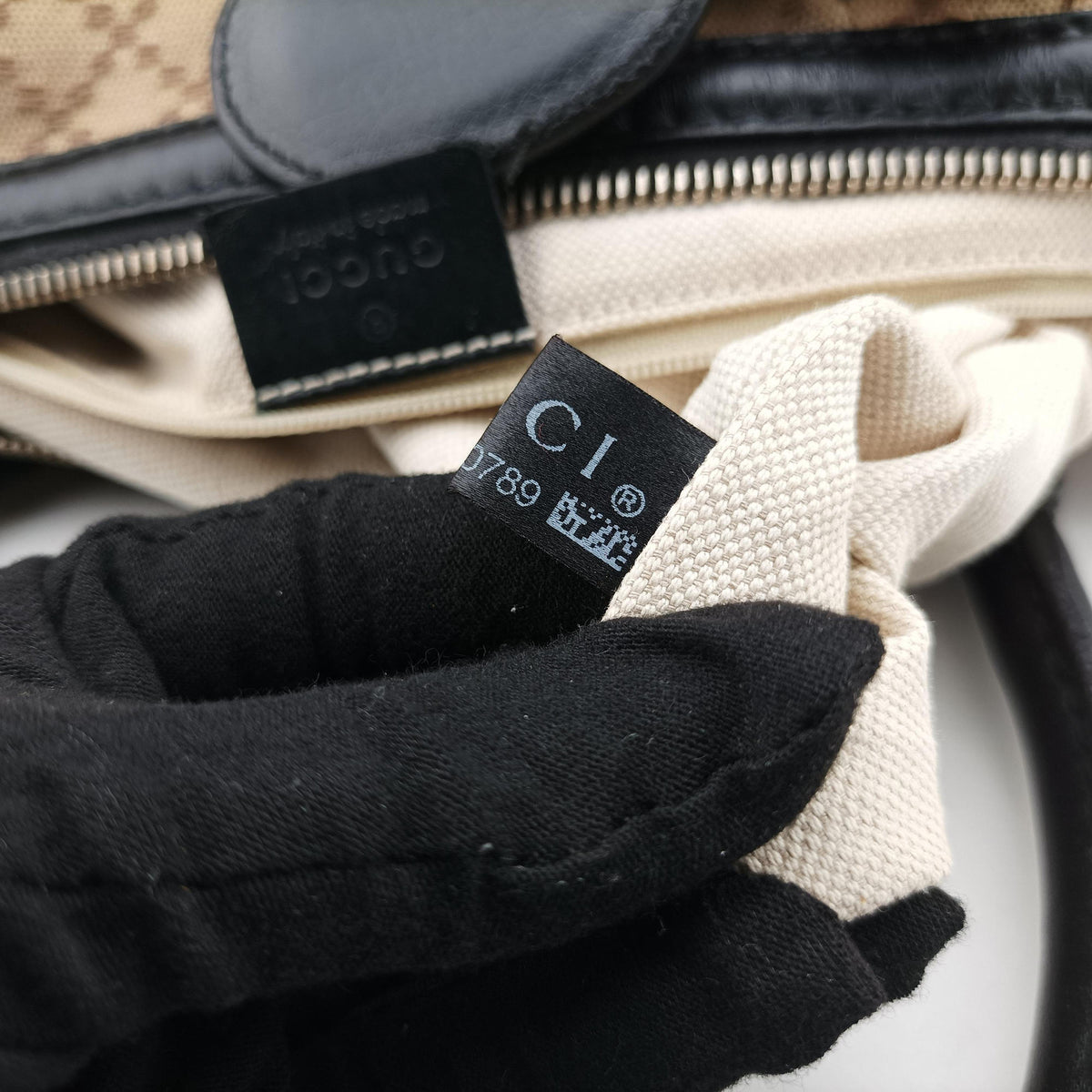 Pre-owned Gucci Sukey Diamante Beige×Black Canvas×Leather 247902 handbag | stylenewstar