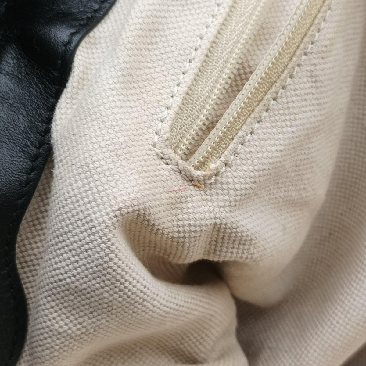 Pre-owned Gucci Sukey Diamante Beige×Black Canvas×Leather 247902 handbag | stylenewstar