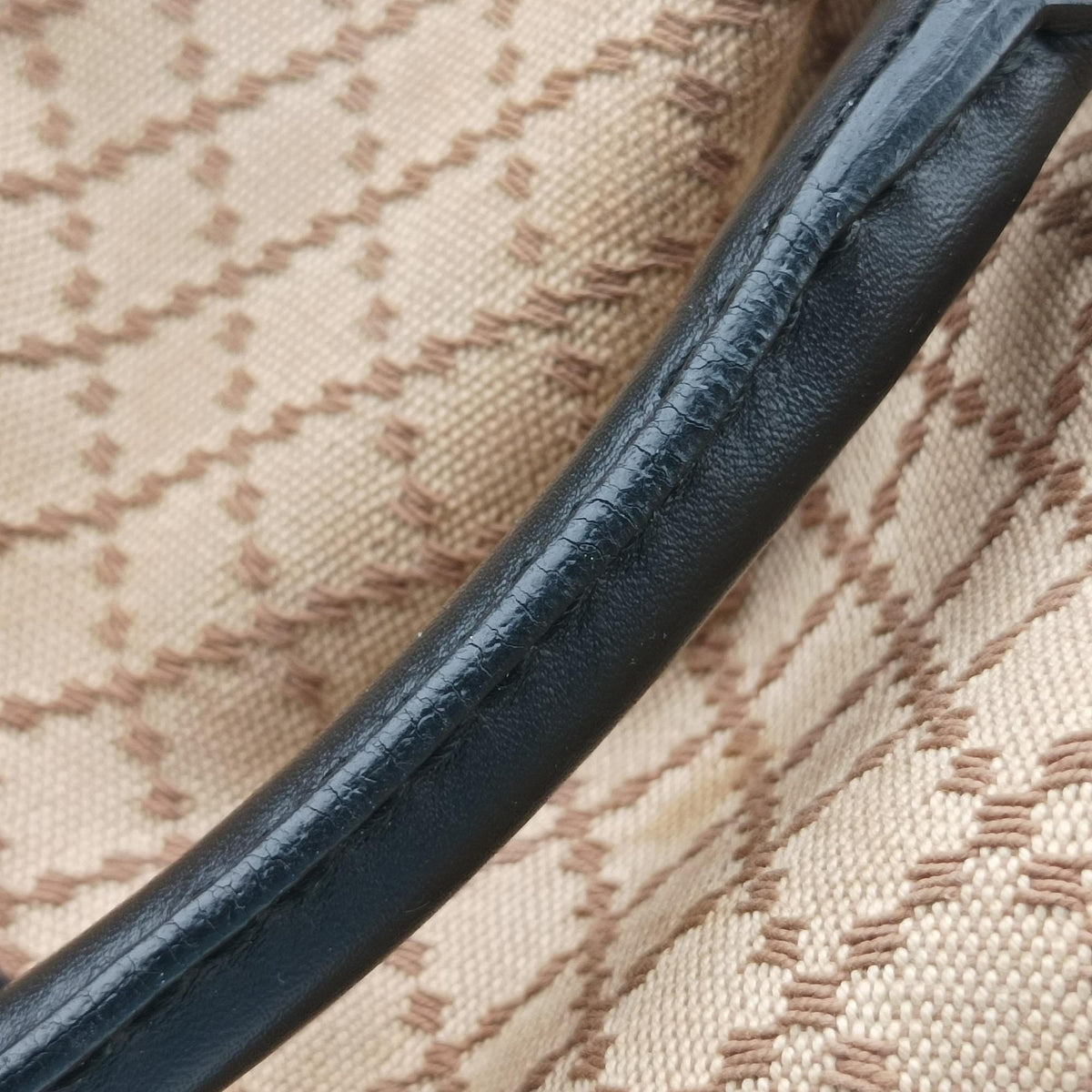 Pre-owned Gucci Sukey Diamante Beige×Black Canvas×Leather 247902 handbag | stylenewstar