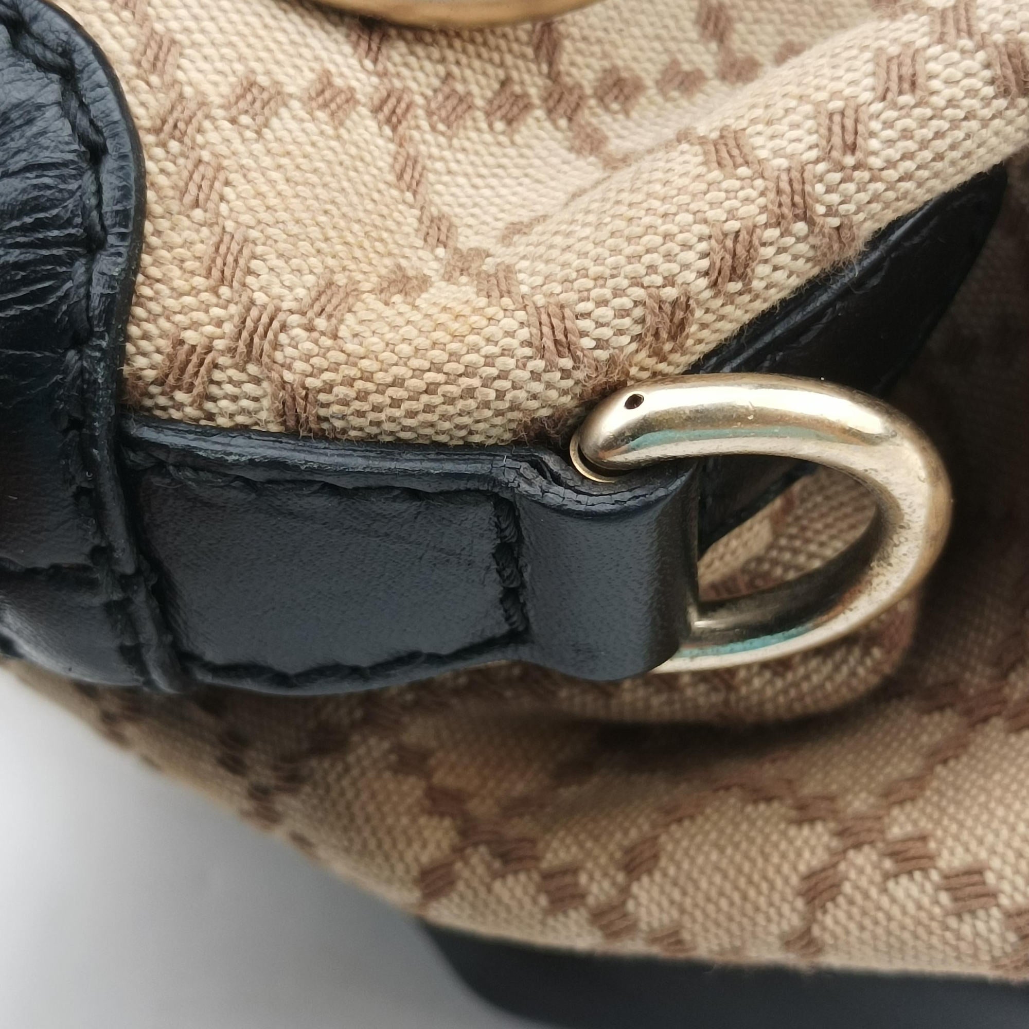 Pre-owned Gucci Sukey Diamante Beige×Black Canvas×Leather 247902 handbag | stylenewstar