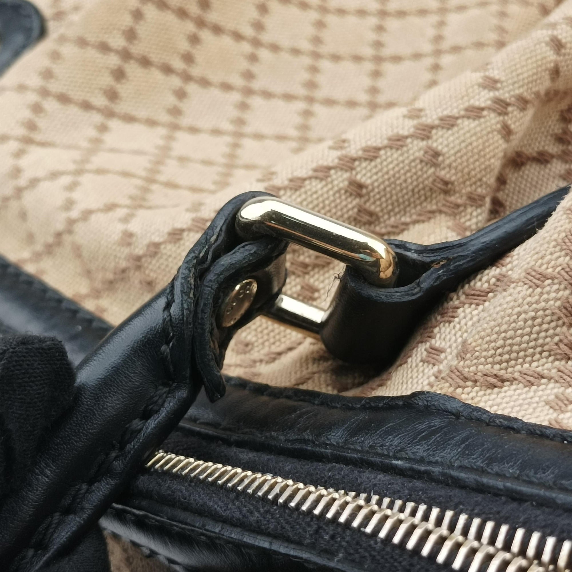 Pre-owned Gucci Sukey Diamante Beige×Black Canvas×Leather 247902 handbag | stylenewstar