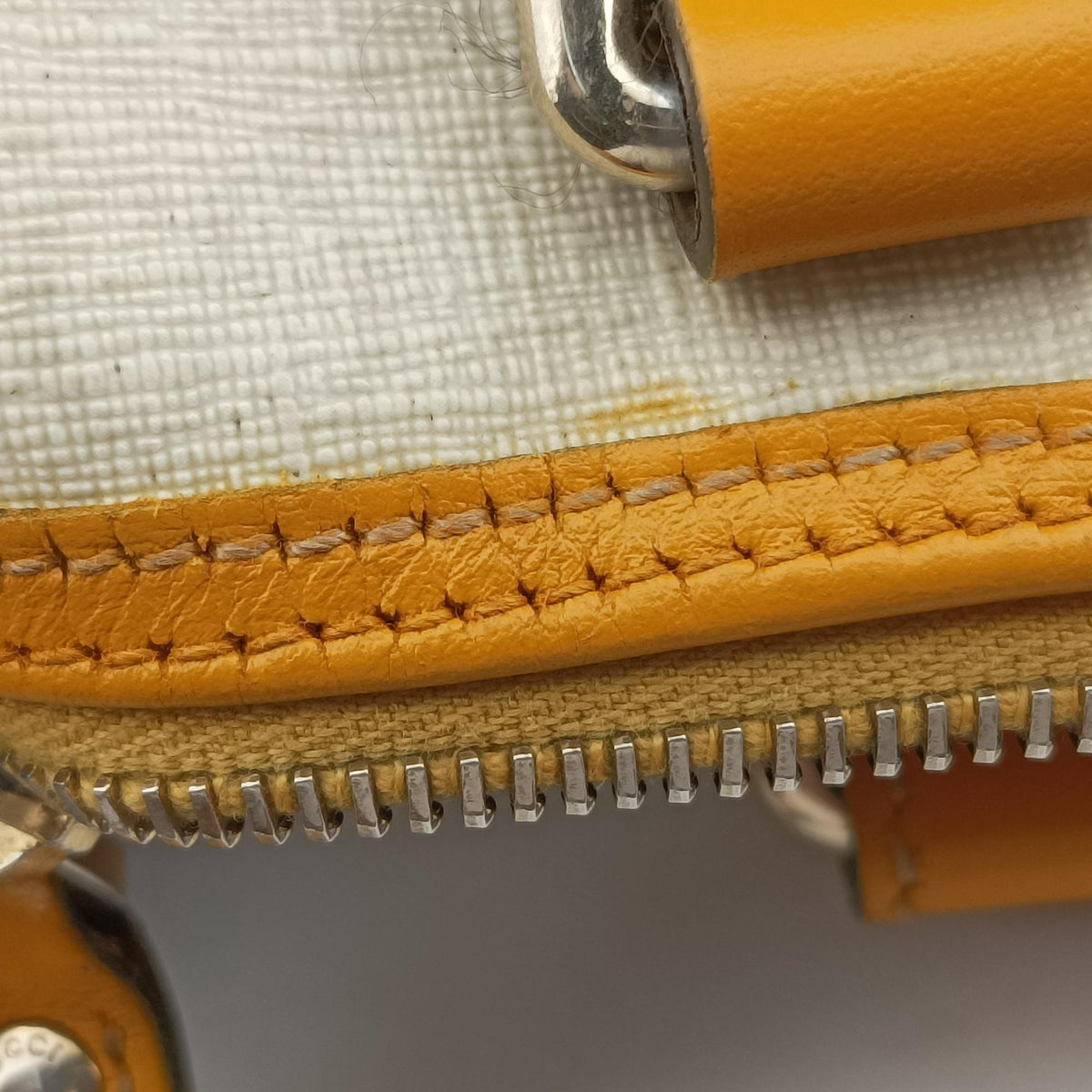 Pre-owned Gucci GG Plus GG Supreme Yellow×White PVC coated canvas 193604 handbag | stylenewstar
