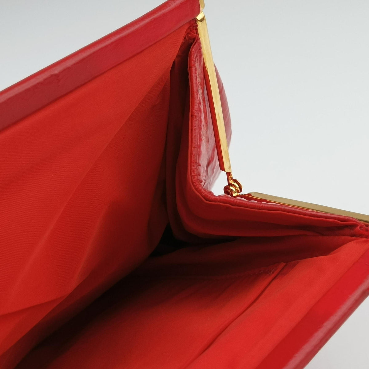 Secondhand Miu Miu Frame Red Patent Leather  shoulderbag | stylenewstar
