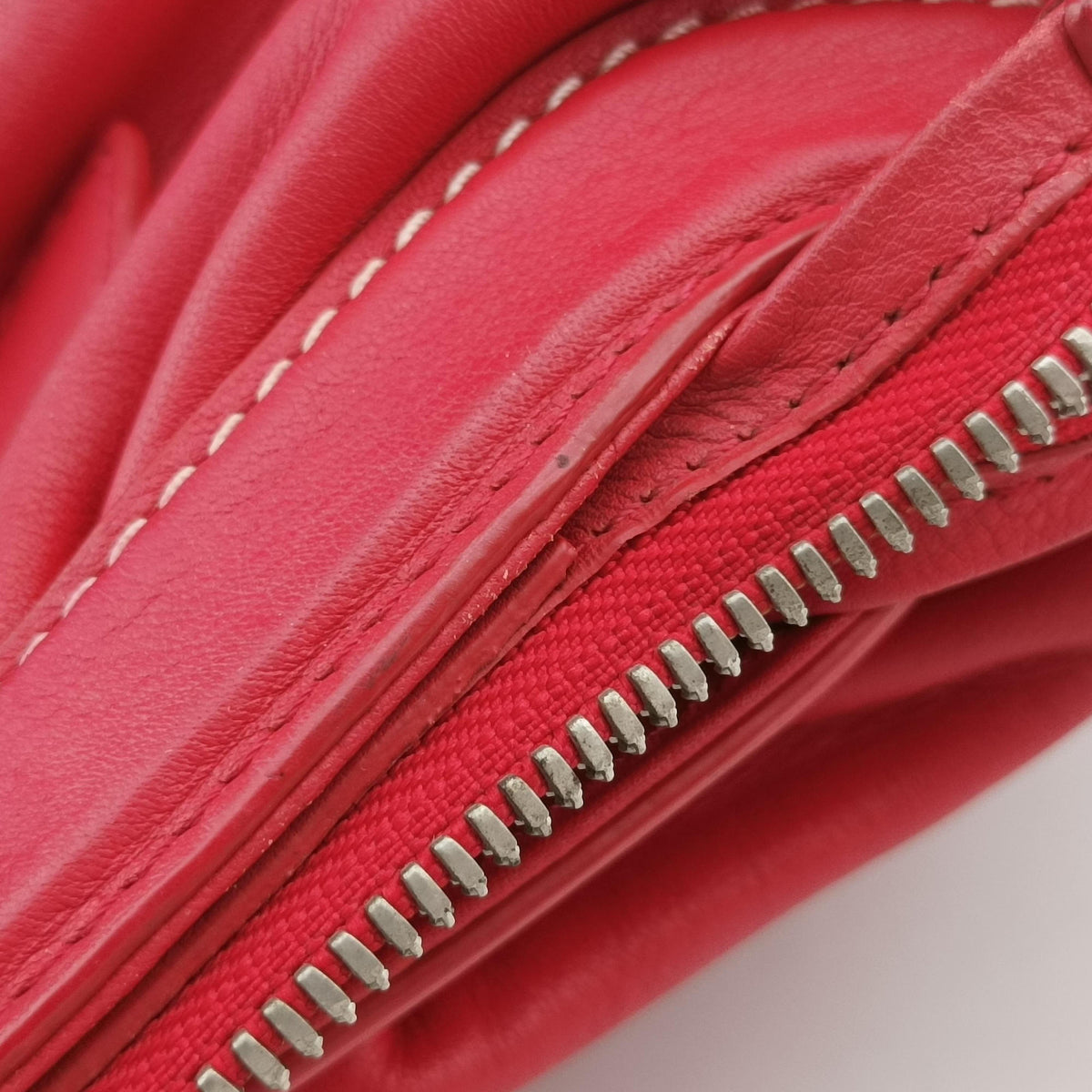 Pre-owned Ferragamo Marissa Red leather  handbag | stylenewstar