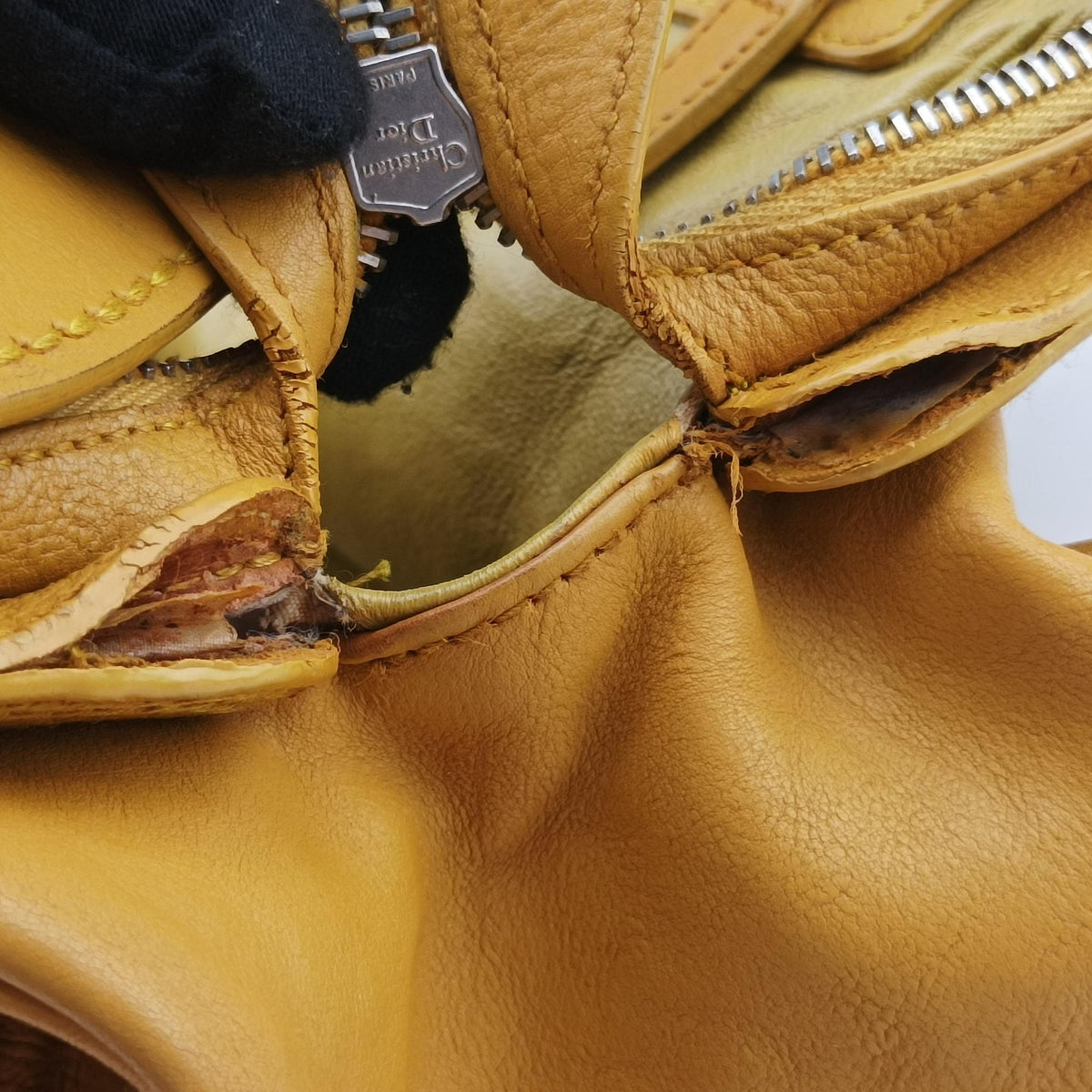 Pre-owned Christian Dior Detective Yellow leather  handbag | stylenewstar
