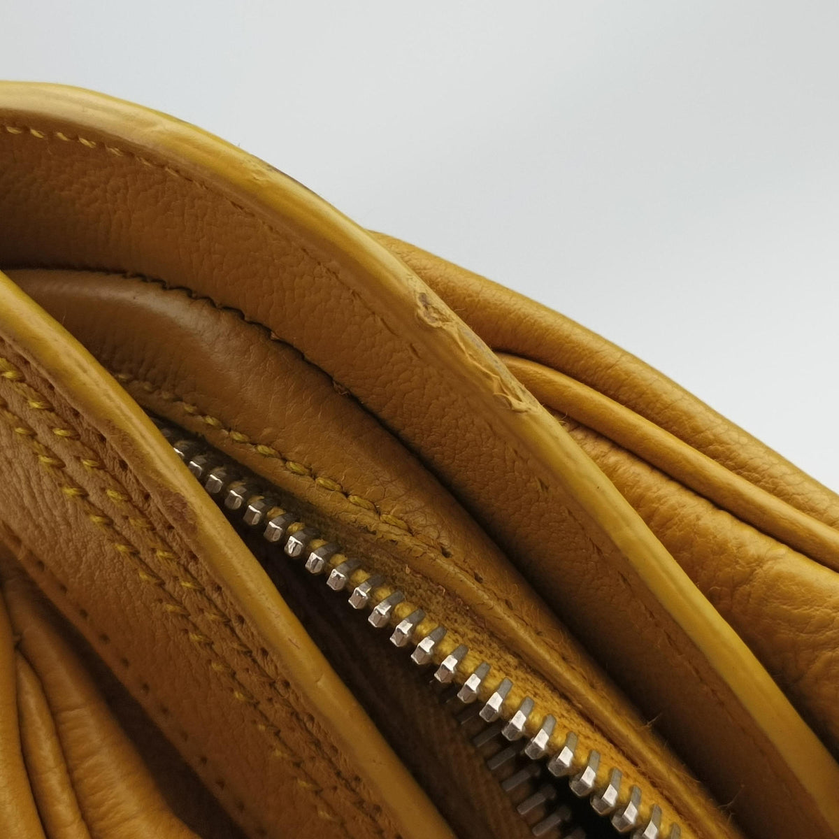 Pre-owned Christian Dior Detective Yellow leather  handbag | stylenewstar