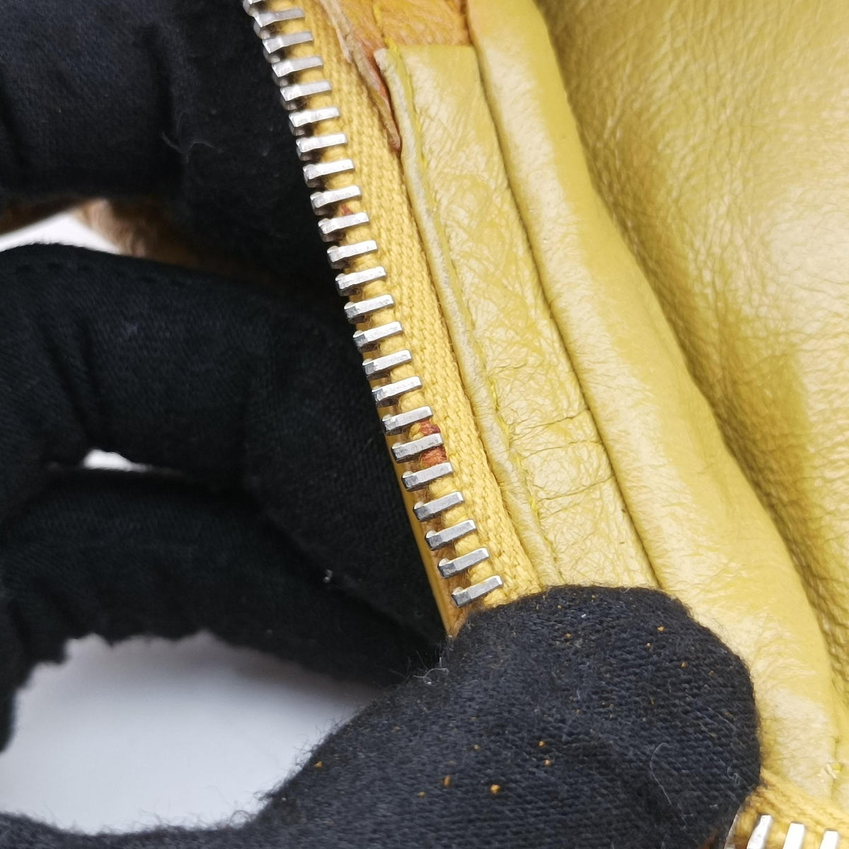 Pre-owned Christian Dior Detective Yellow leather  handbag | stylenewstar