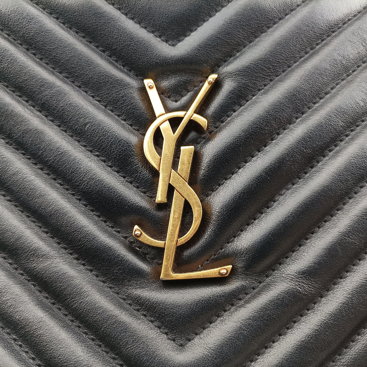 Secondhand Yves Saint Laurent LOU camera Black Leather 574494 shoulderbag | stylenewstar
