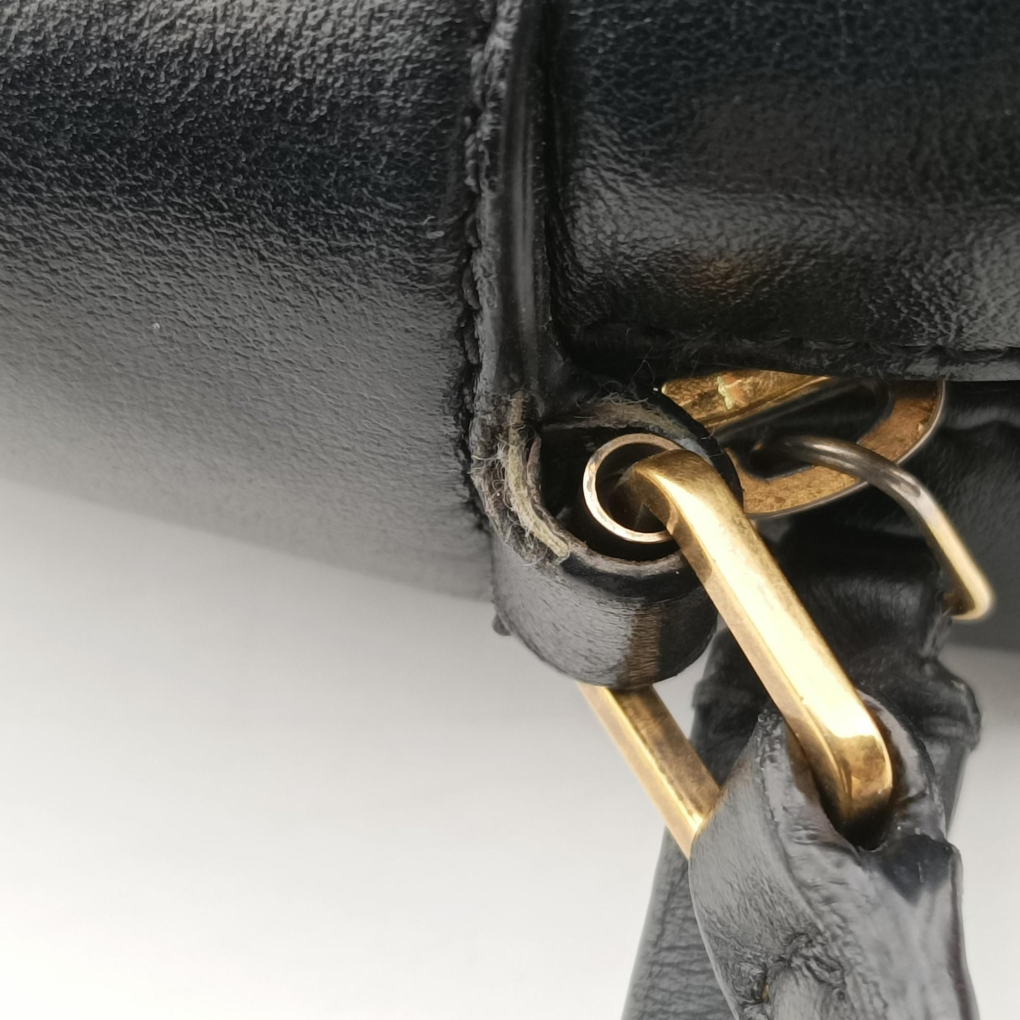 Secondhand Yves Saint Laurent LOU camera Black Leather 574494 shoulderbag | stylenewstar