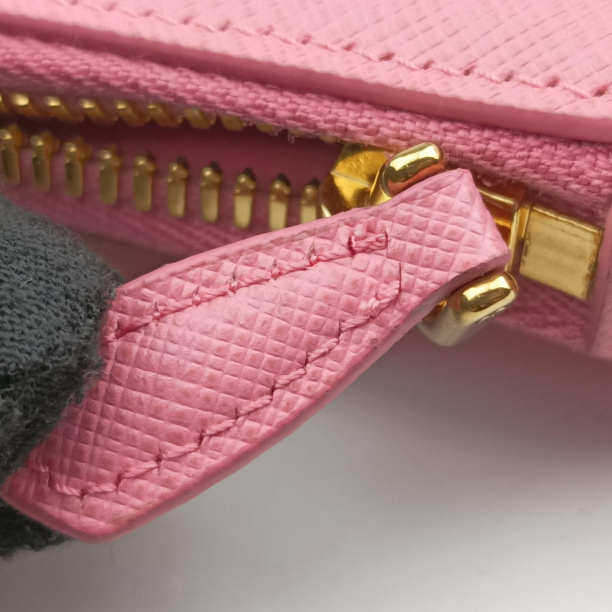 Pre-owned Prada Phone Pouch Pink Saffiano Leather  shoulderbag | stylenewstar