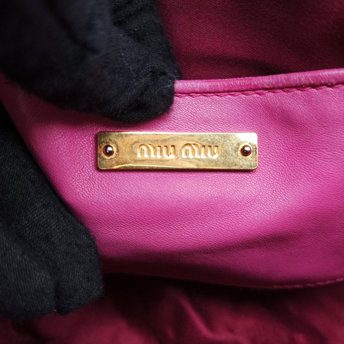 Secondhand Miu Miu MATELASSE Pink Leather  shoulderbag | stylenewstar