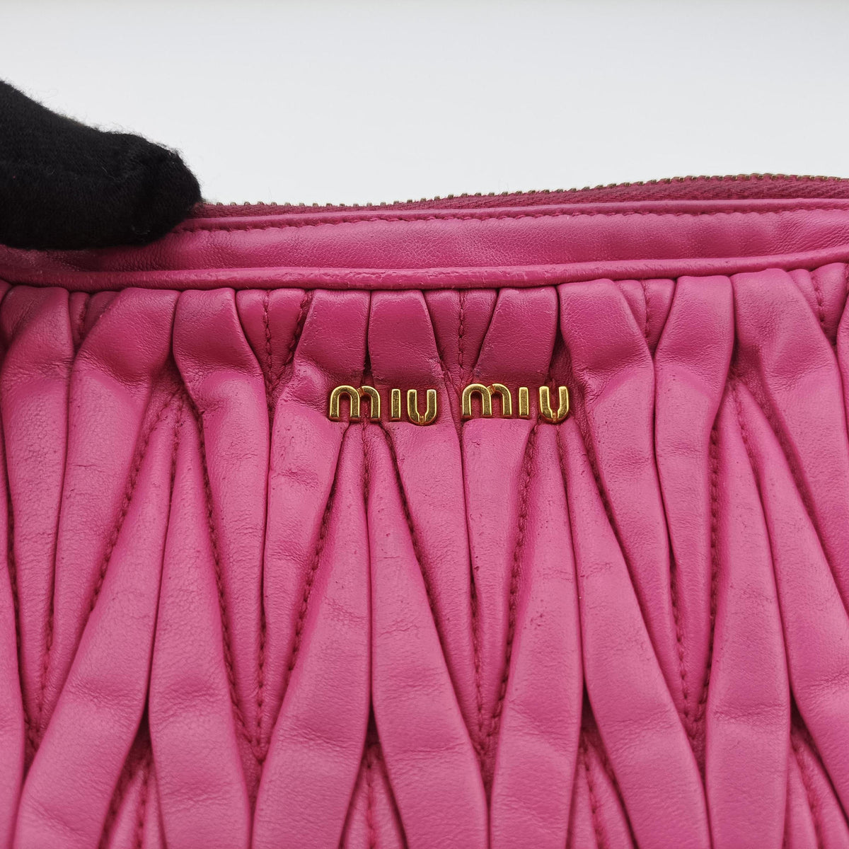 Secondhand Miu Miu MATELASSE Pink Leather  shoulderbag | stylenewstar