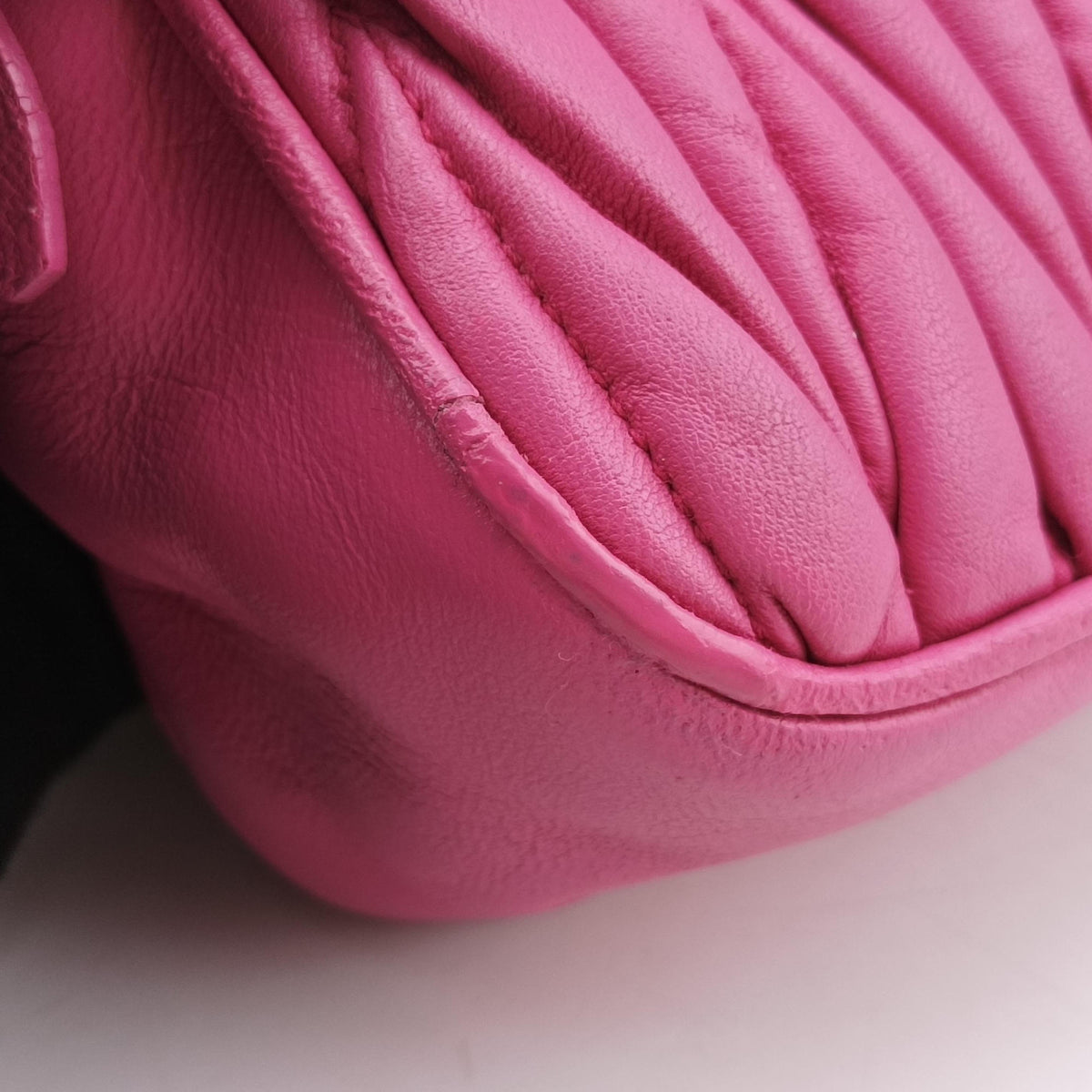 Secondhand Miu Miu MATELASSE Pink Leather  shoulderbag | stylenewstar