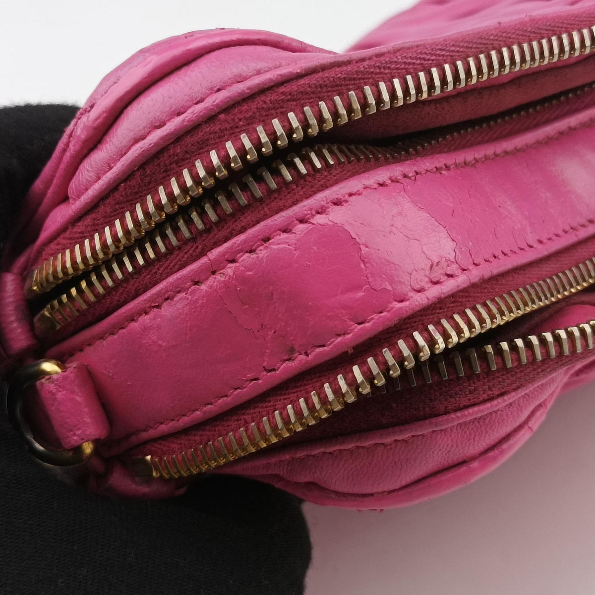 Secondhand Miu Miu MATELASSE Pink Leather  shoulderbag | stylenewstar