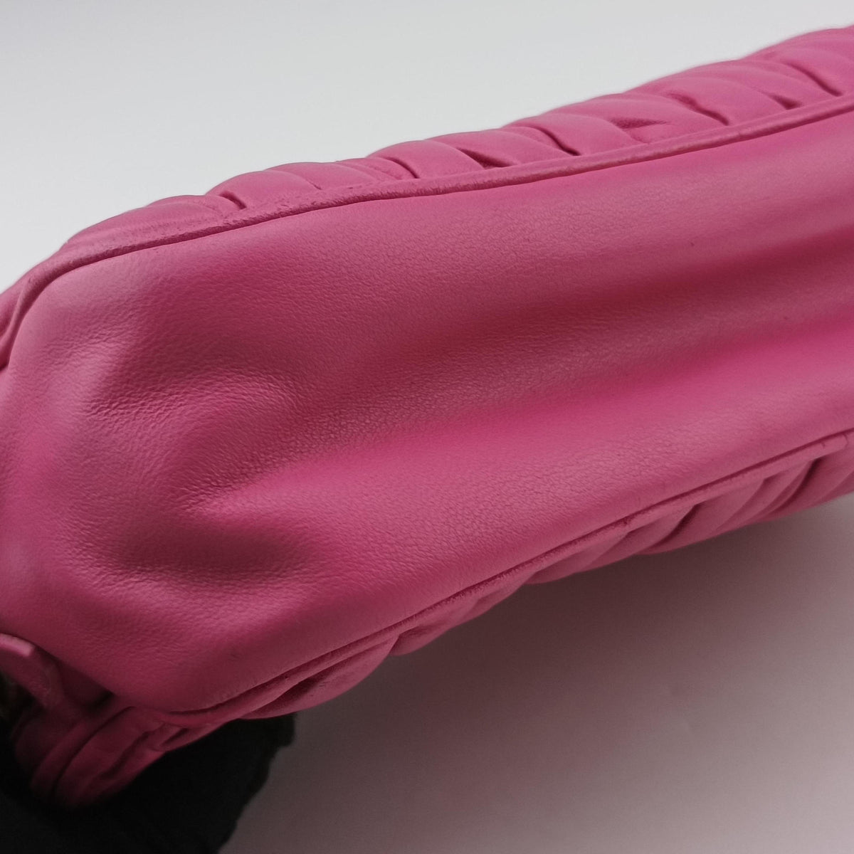 Secondhand Miu Miu MATELASSE Pink Leather  shoulderbag | stylenewstar